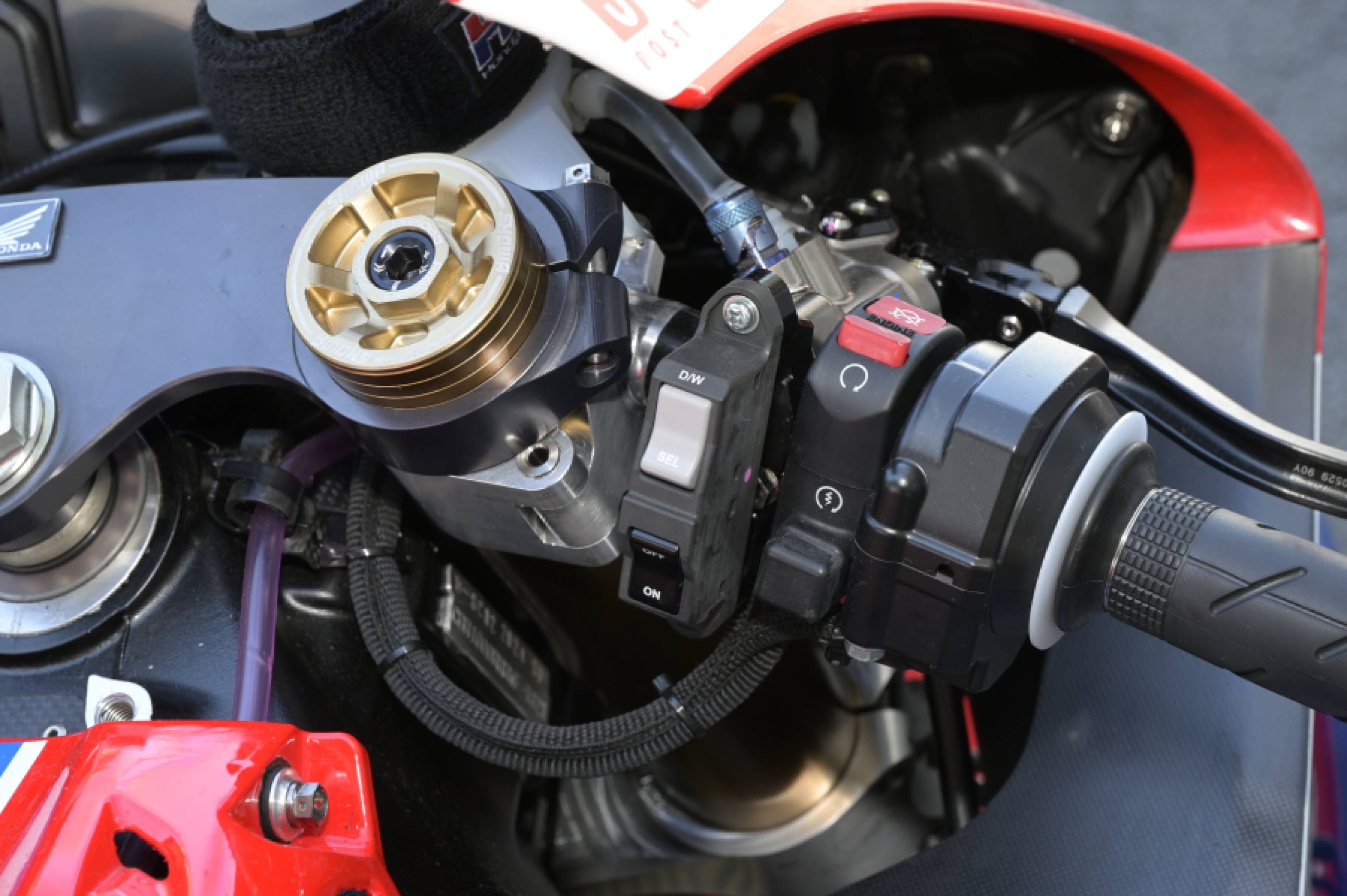 Right switch box: The grey switch marked "D/W" is for control mode selection; the black switch below it (marked OFF, ON) is for the race number display