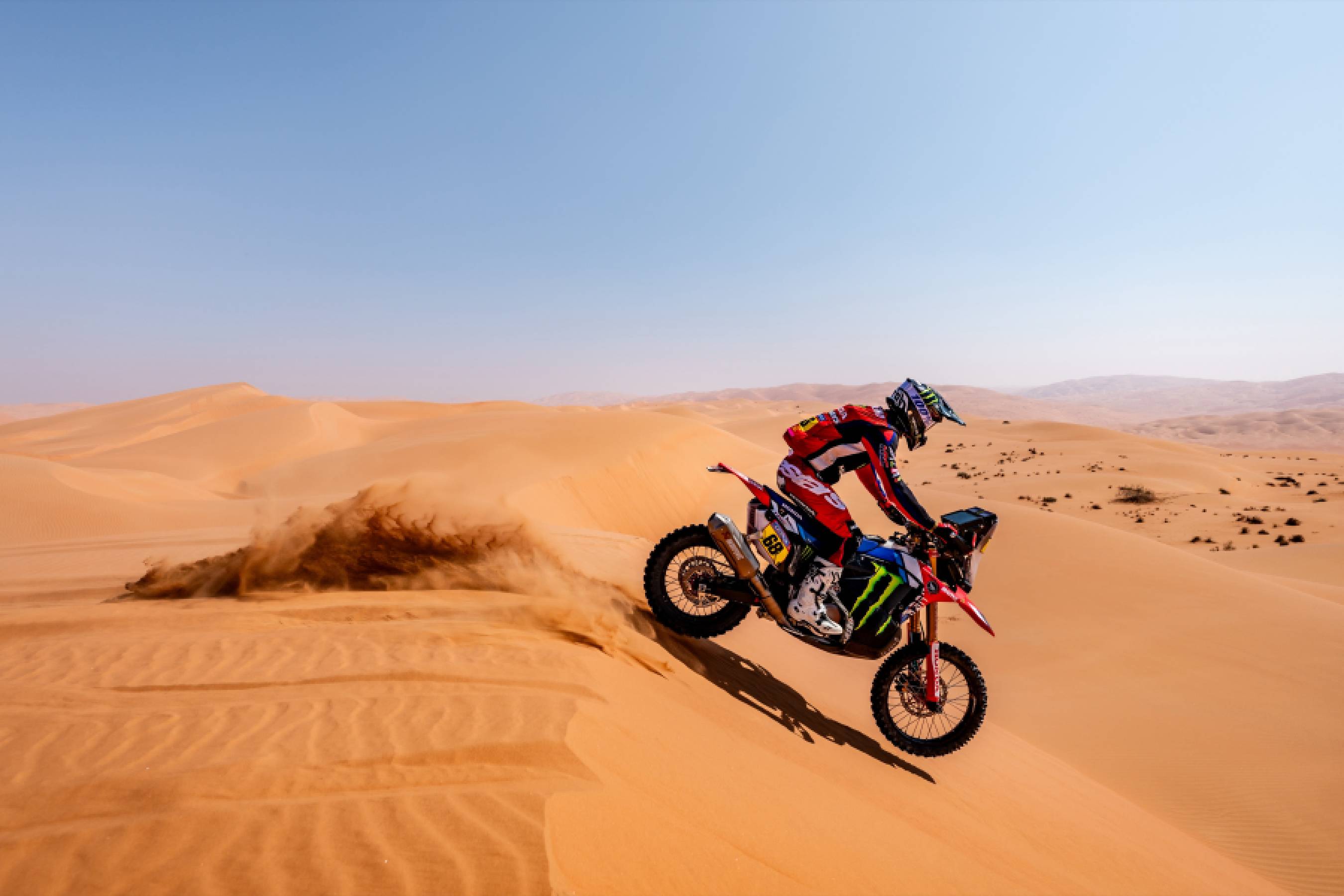 Schareina dominates the dunes to take victory on stage 11