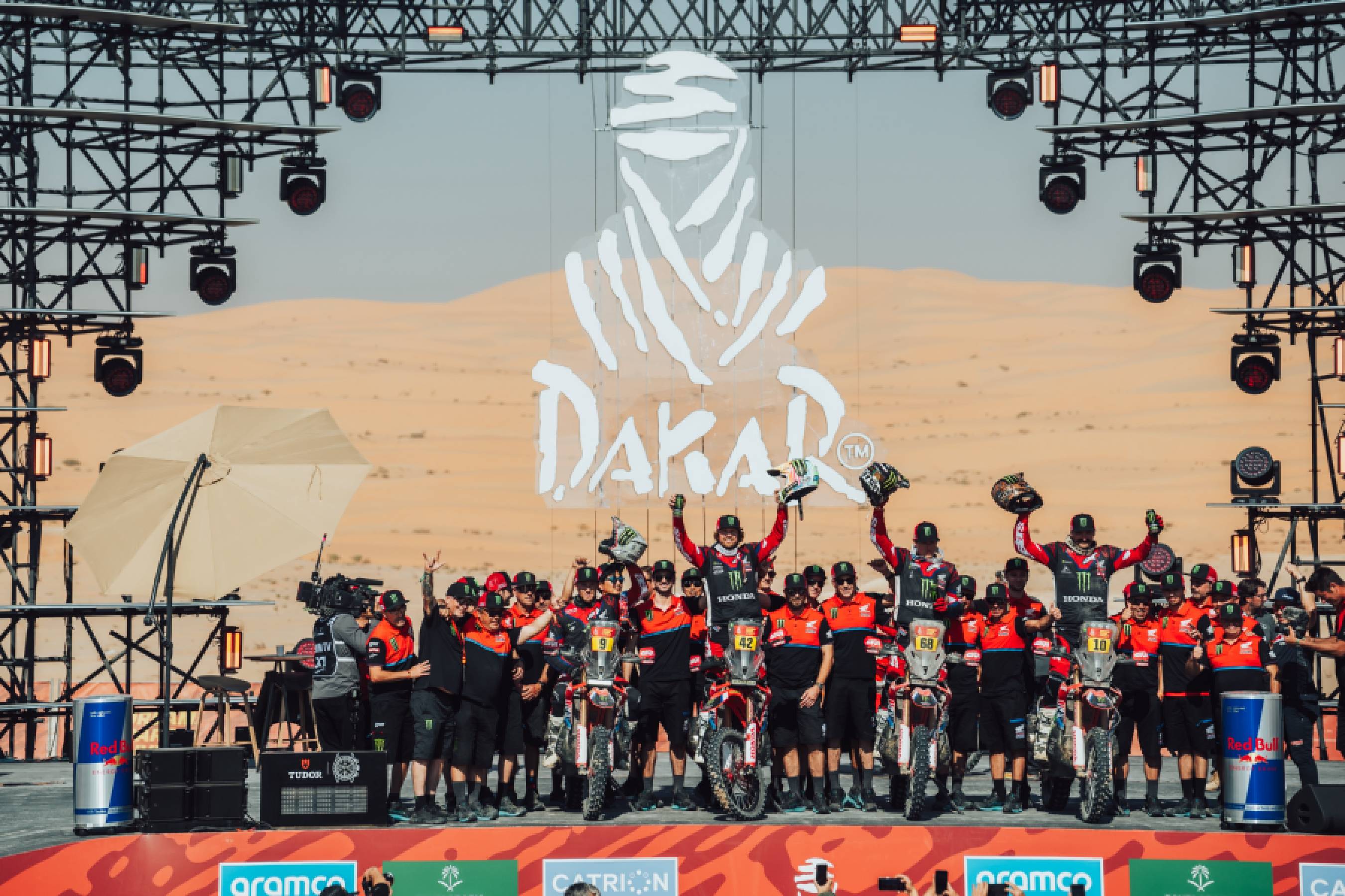 Schareina and Van Beveren on the podium of 2025 Dakar Rally