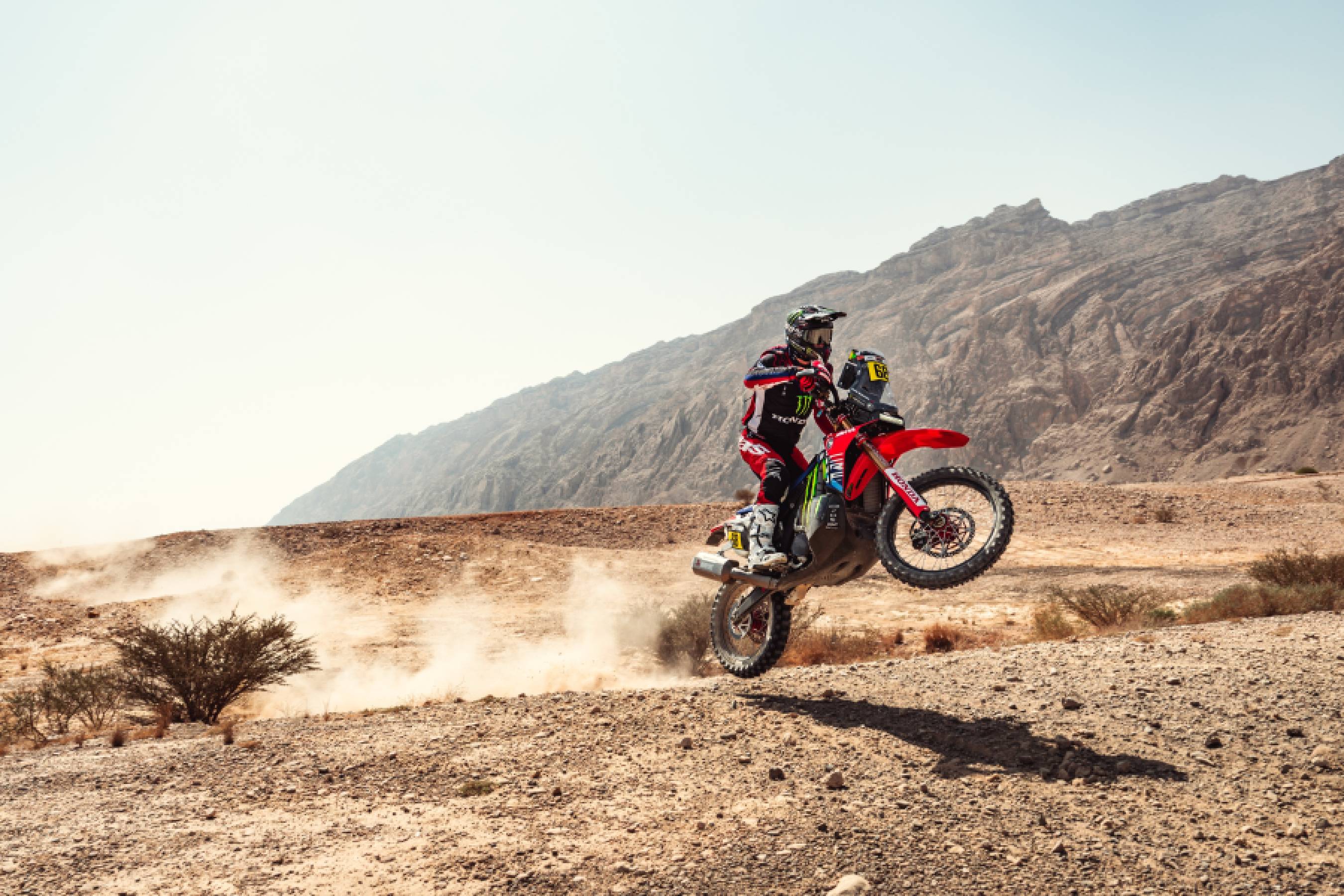 Tosha Schareina triumphs in the Abu Dhabi Desert Challenge prologue