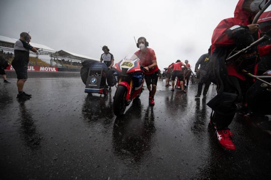 最終戦インドネシア大会のレース1は豪雨で日曜へ延期に