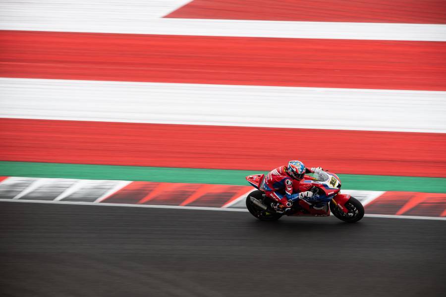 Alvaro Bautista seventh and tenth in the Indonesian WorldSBK finale