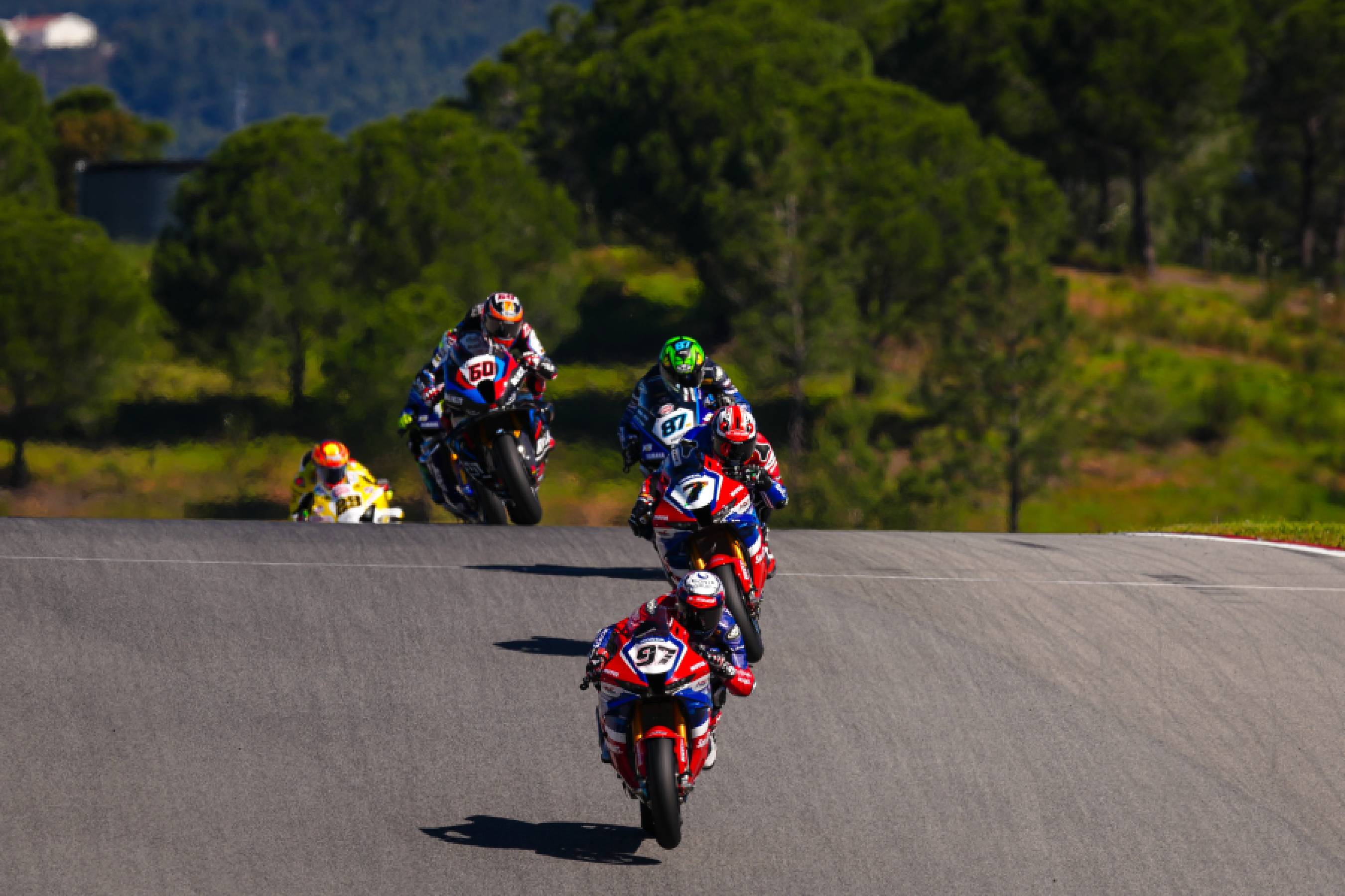 A solid eighth for Lecuona in Race 2, as Vierge crashes out while battling for sixth in Portimão