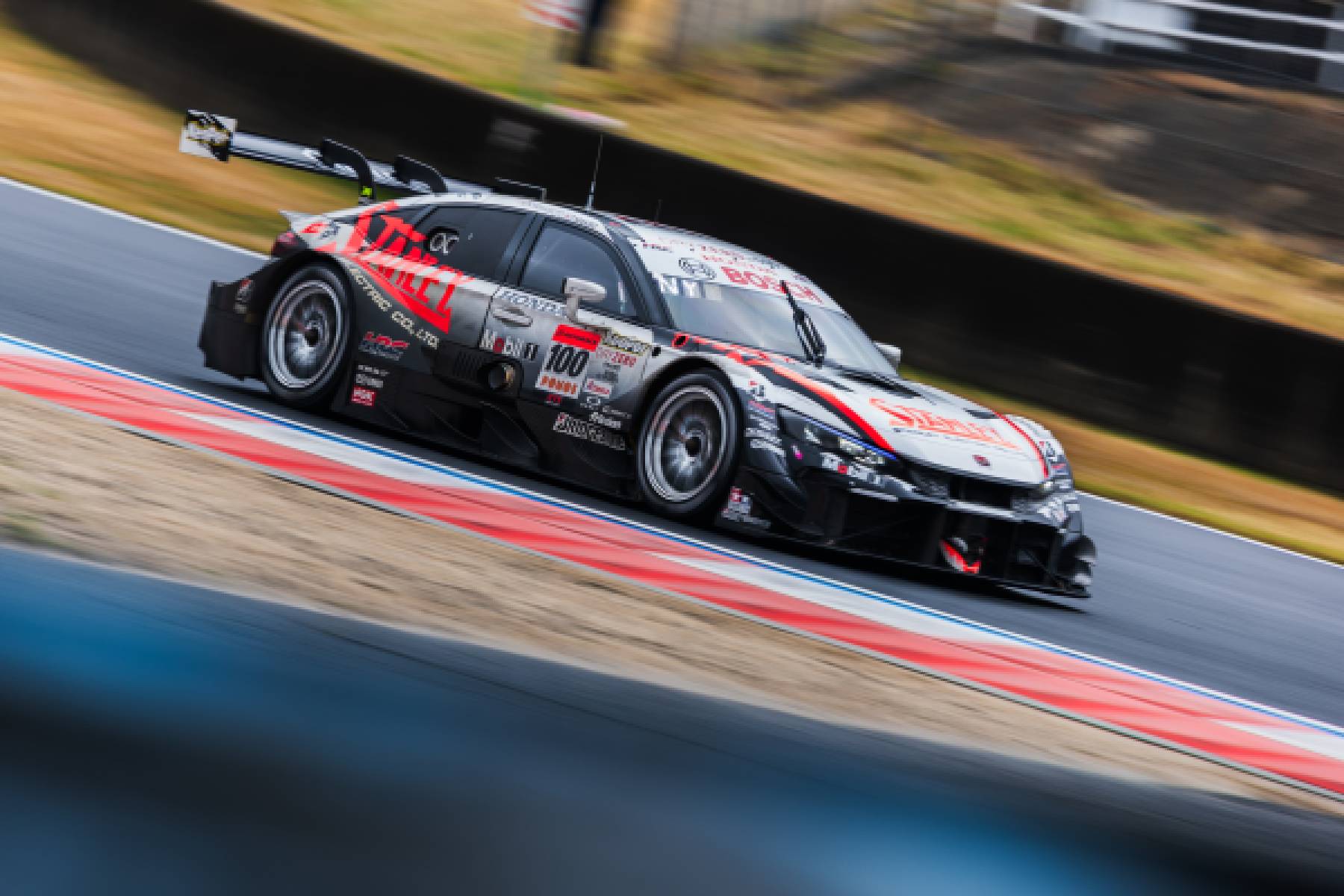 STANLEY CIVIC TYPE R-GTが最上位の4位。雨の難コンディションの中、ルーキー小出が力走