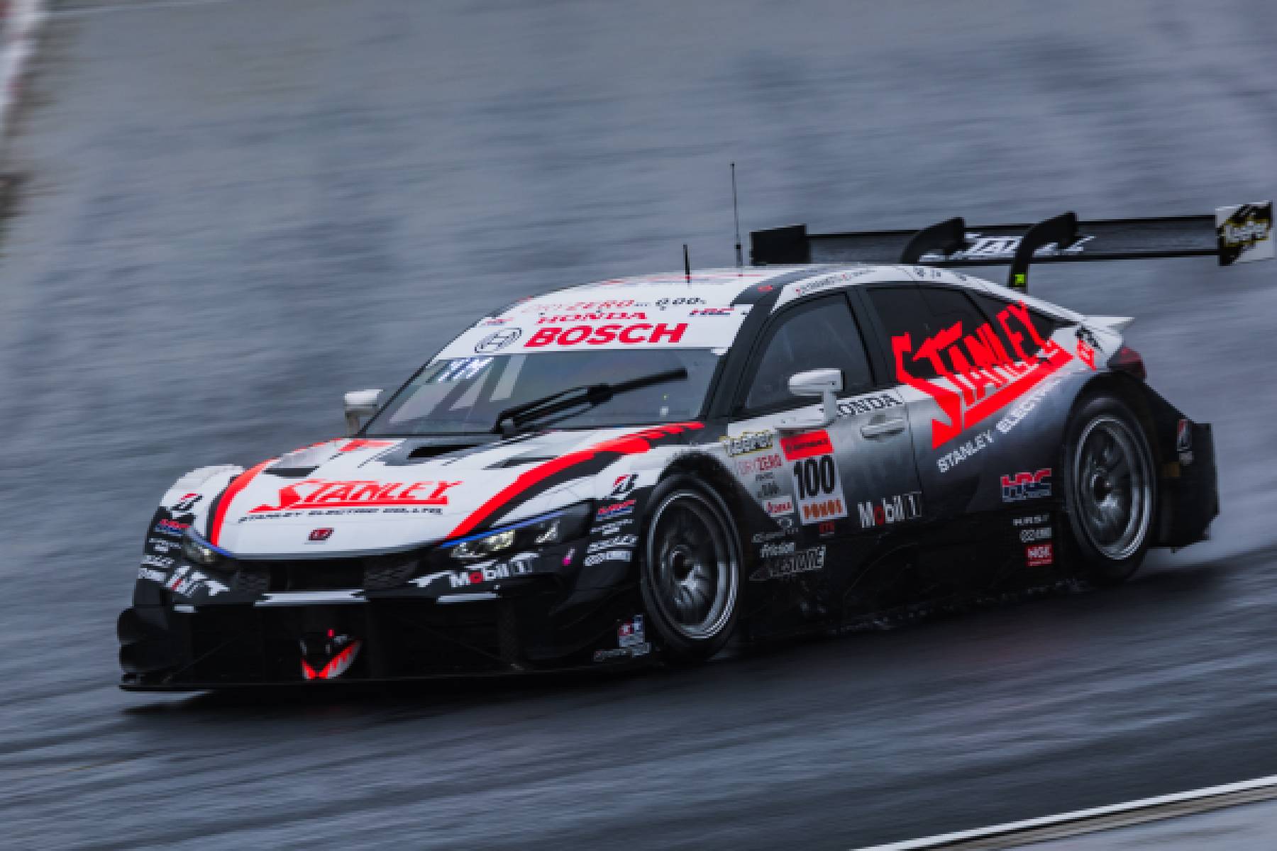STANLEY CIVIC TYPE R-GT finished 4th and highest Honda in the season opener