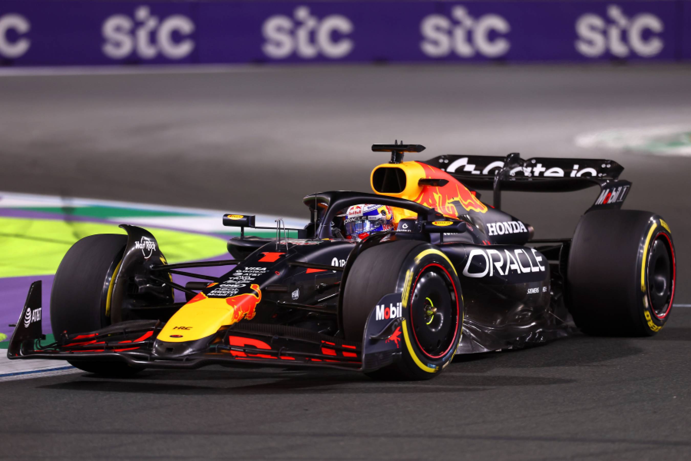 フェルスタッペン2位、ハジャーがポイント獲得、角田裕毅はリタイア