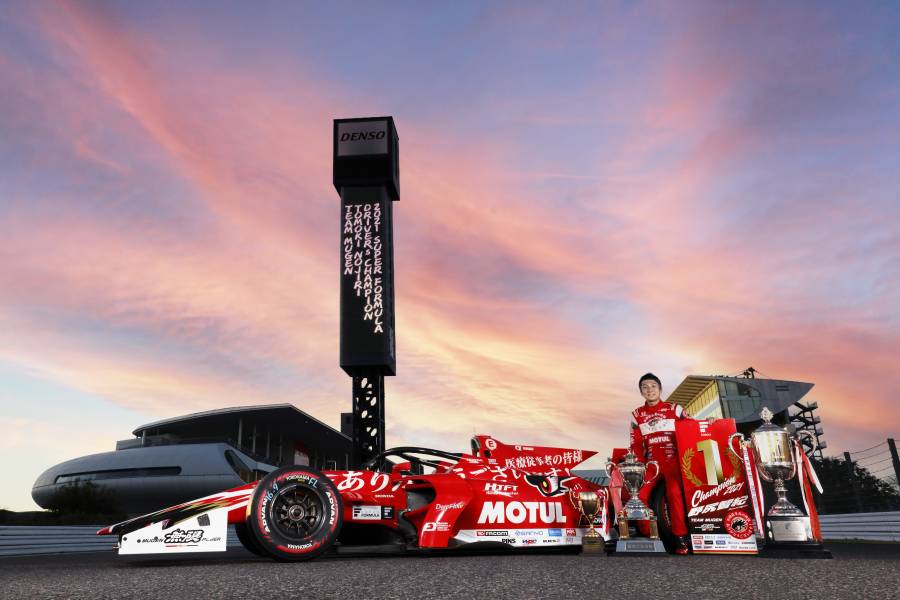 野尻のマシンは医療従事者への感謝の気持ちを込めたカラーリングでも話題となった