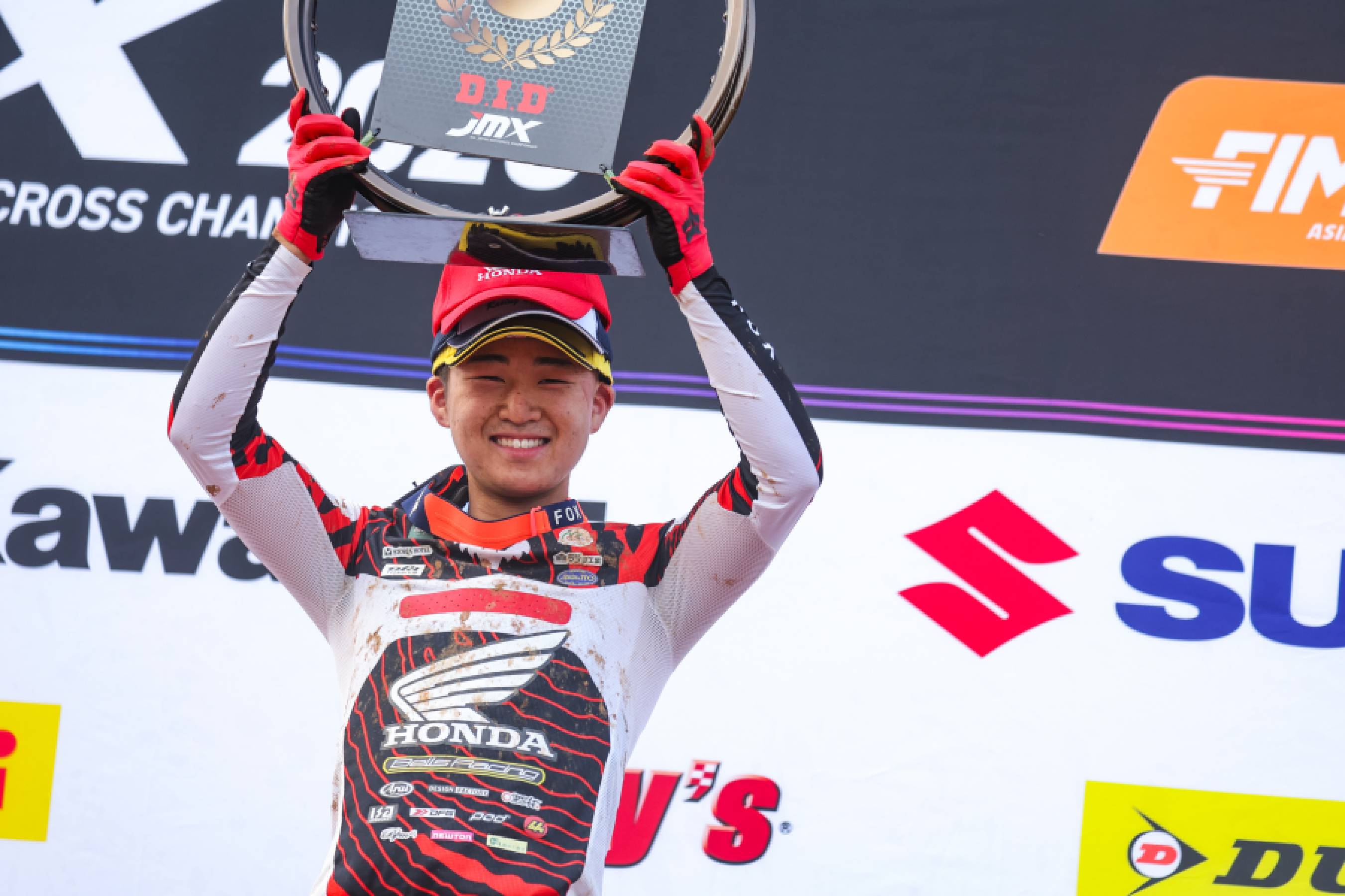 吉田がヒート2で3位入賞し、IA2クラスで初表彰台を獲得!