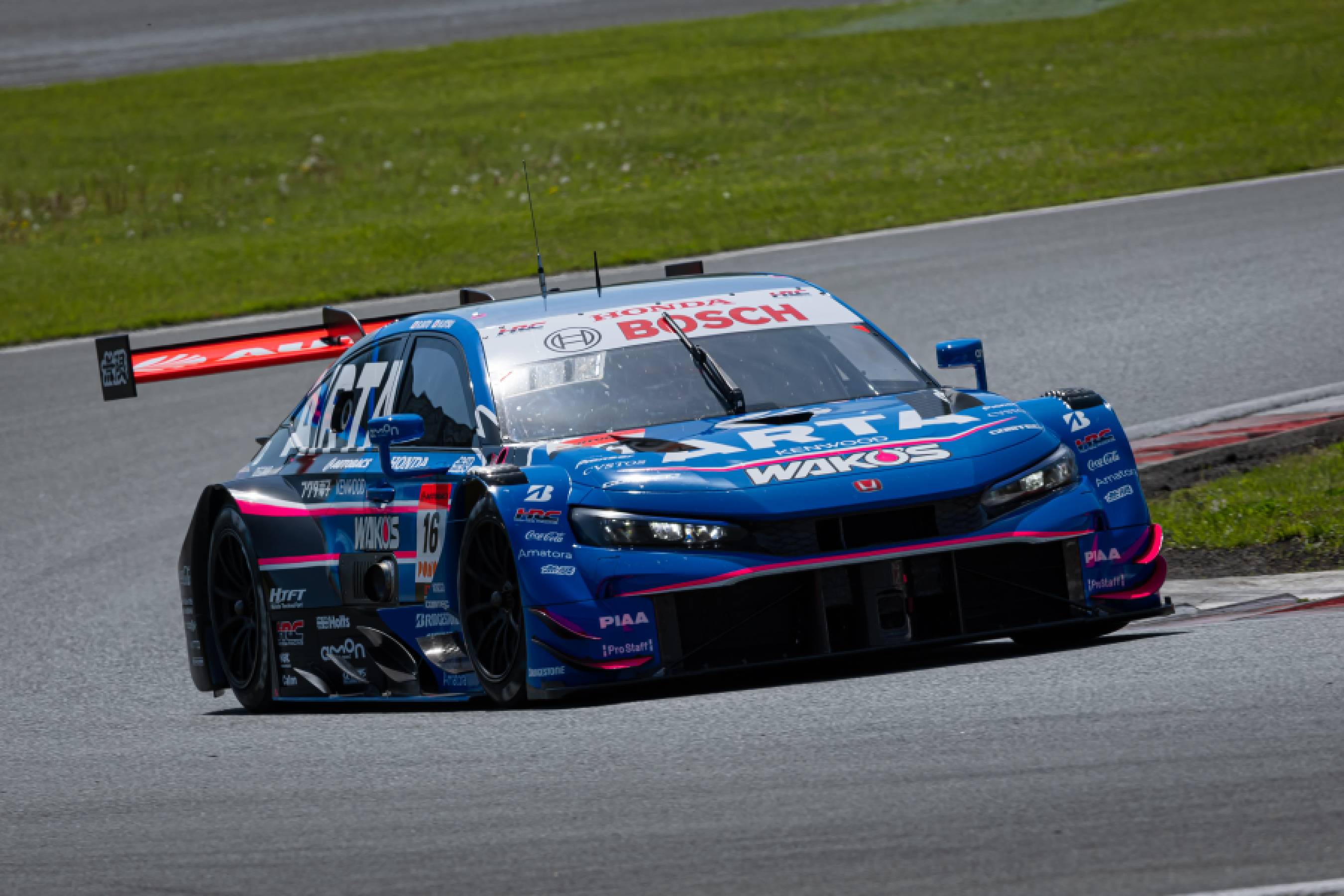 ARTAの2台がグリッド2列目に並ぶ