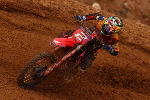 シーズン後半を新型CRF250Rで戦った大城魁之輔が初の王者に!