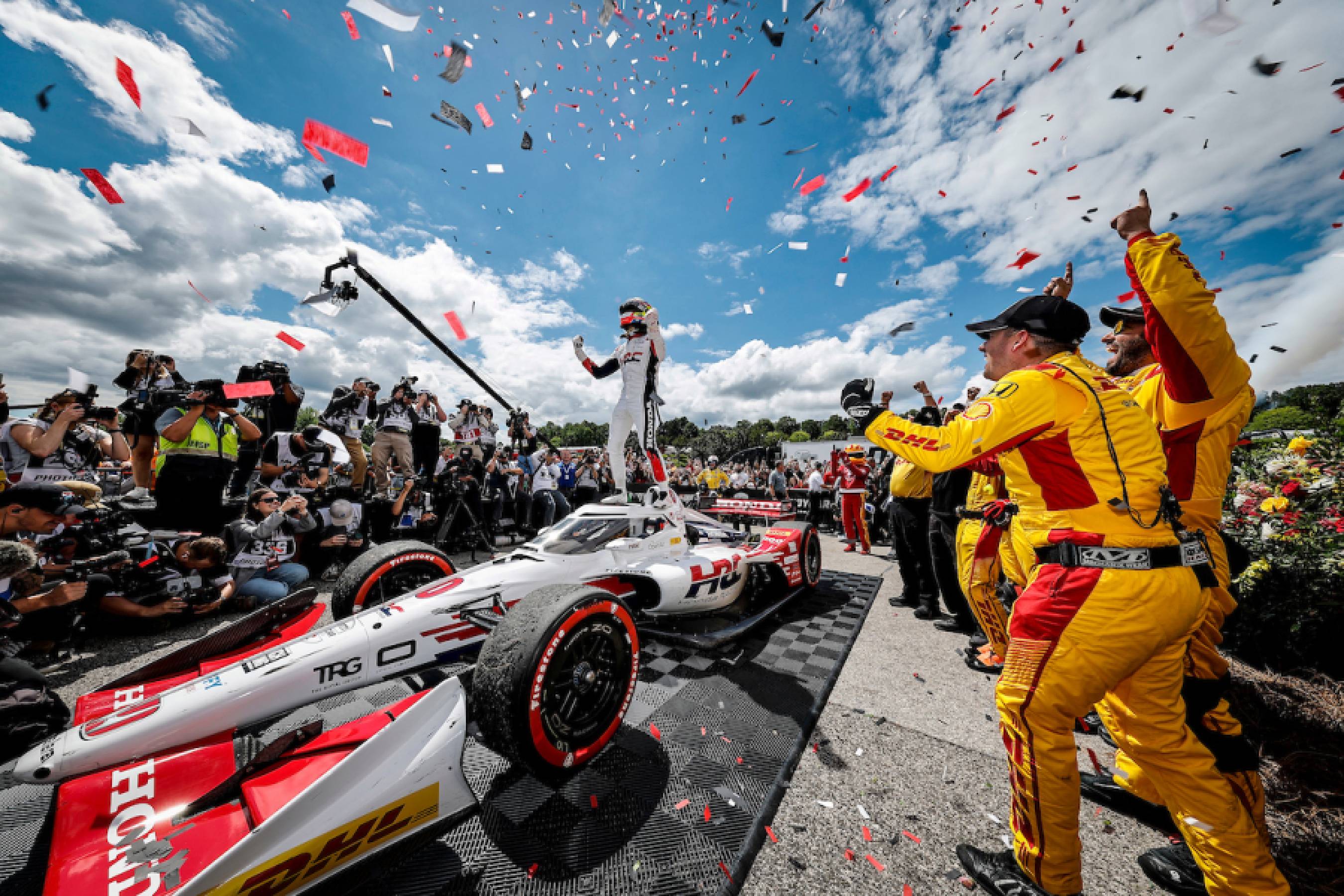 パロウがHRCカラーのマシンでポールポジションから今季3勝目。ヴィーケイが4位フィニッシュ