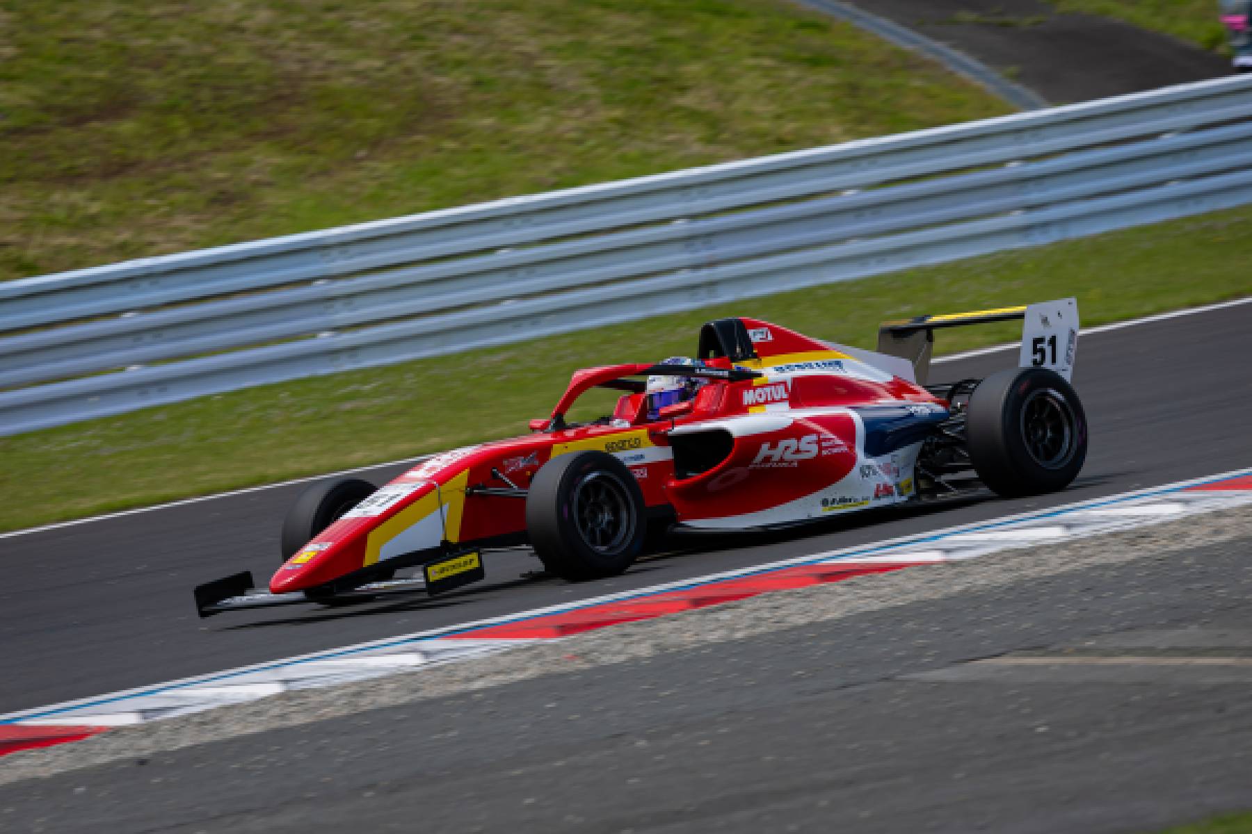 百瀬が開幕戦を6位フィニッシュ