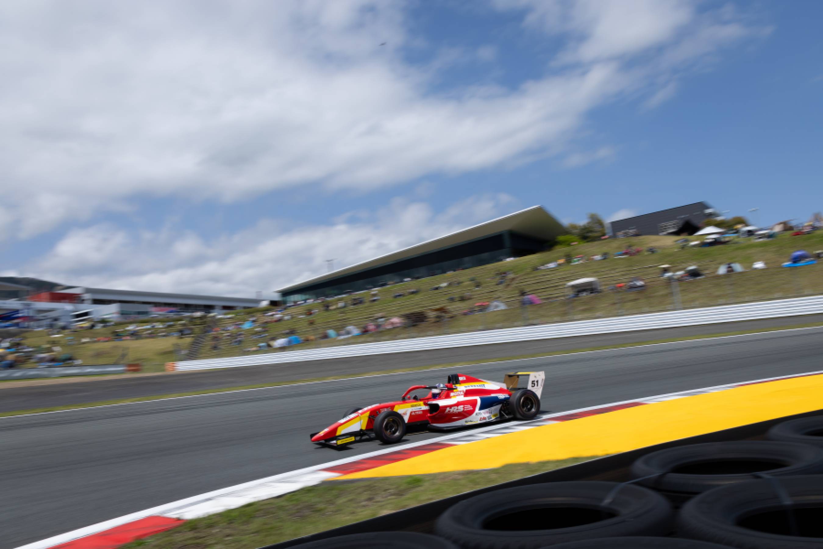 Momose finishes in P6