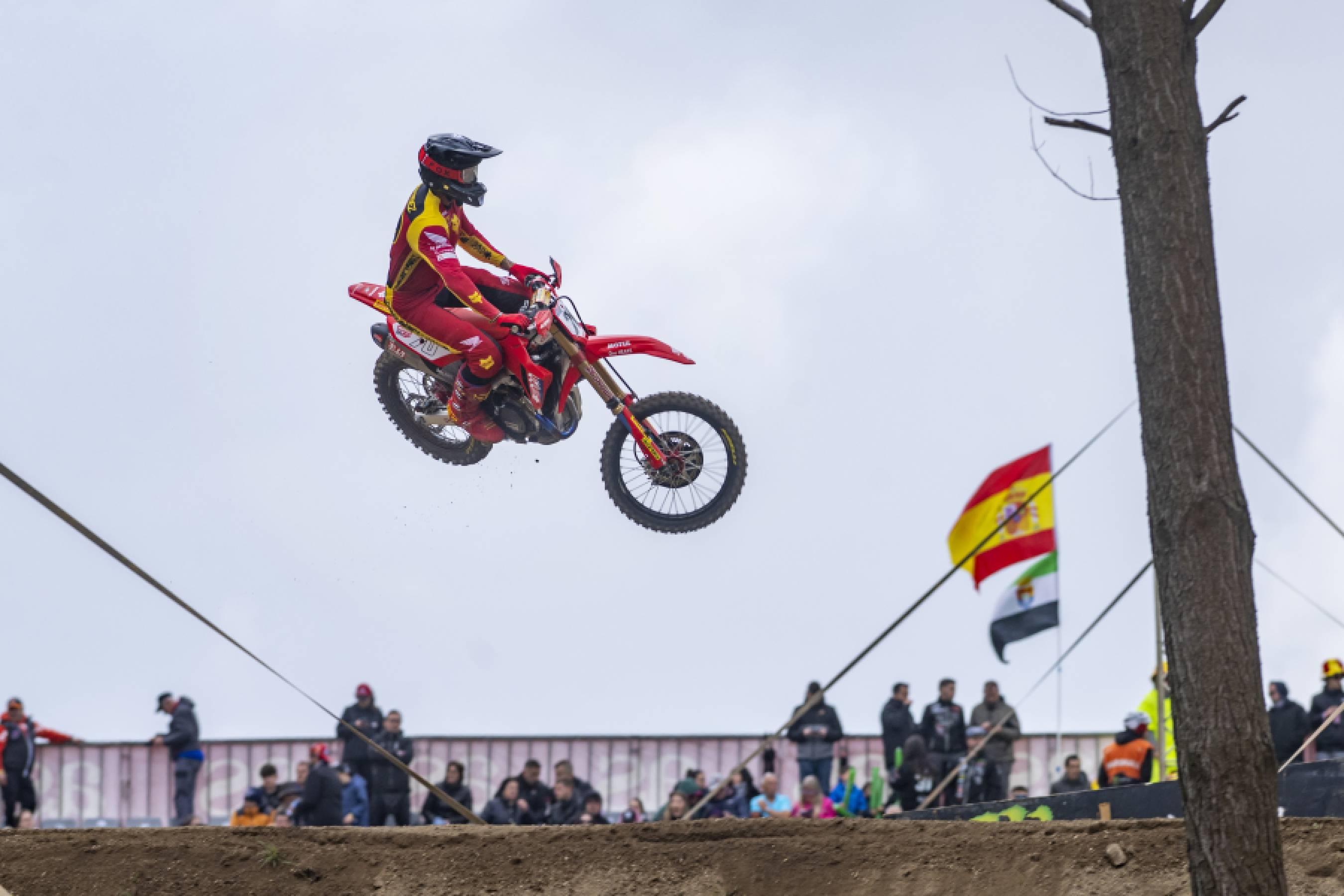 Unfortunate Fernandez shows speed at the MXGP of Spain