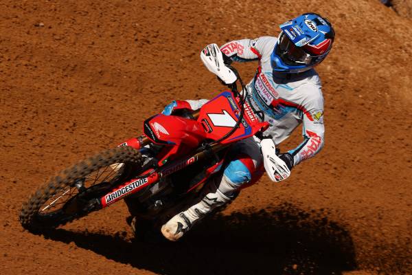 山本鯨選手が全日本モトクロス選手権 IA1クラス 3年連続4回目のチャンピオンを獲得