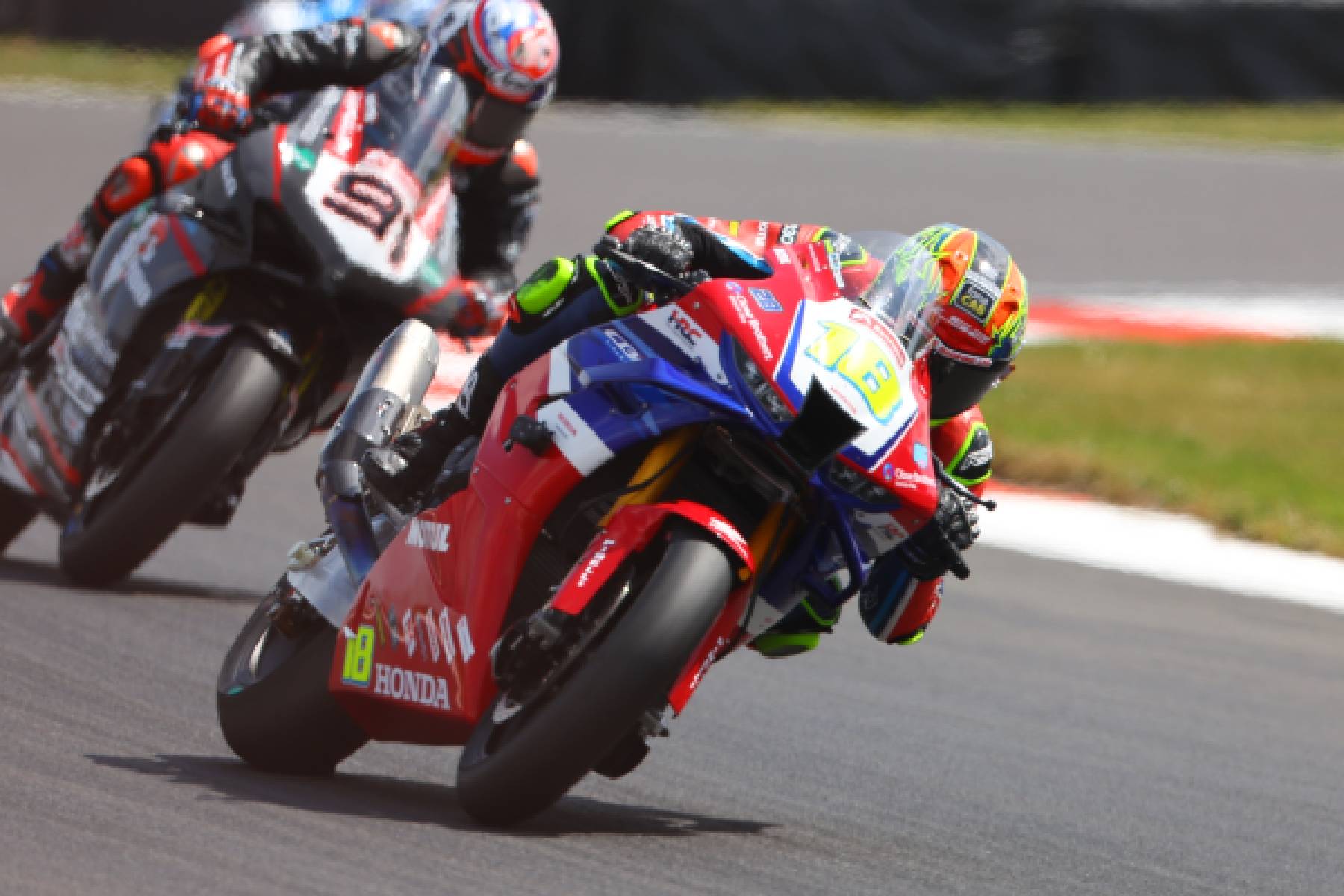 Honda Racing opens its account at Donington Park