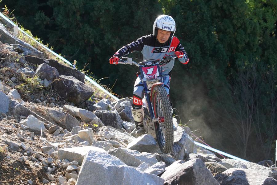 果敢なトライを見せる村田慎示