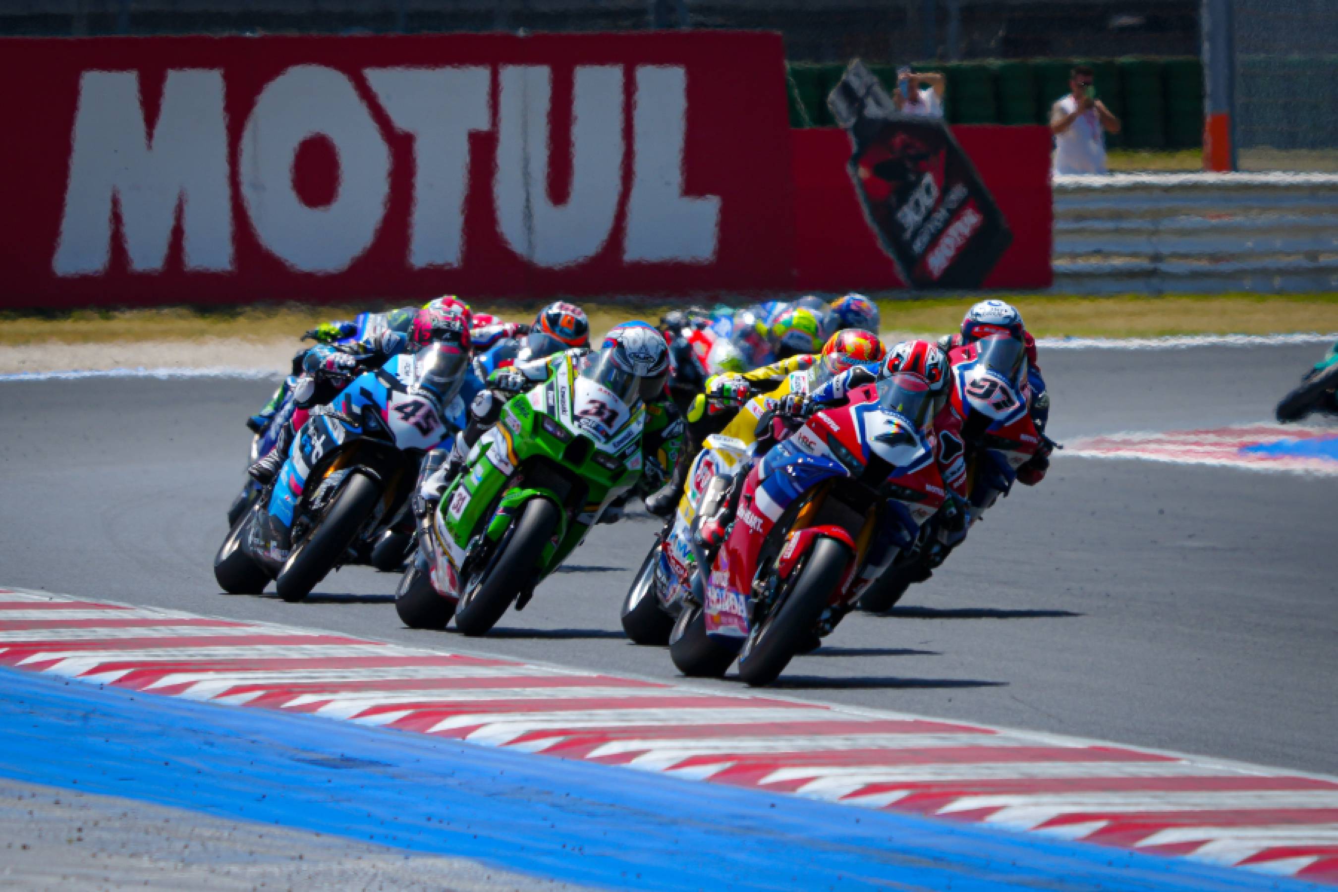 A solid Lecuona and a brave Vierge finish ninth and eleventh in SBK Race 1 at Misano