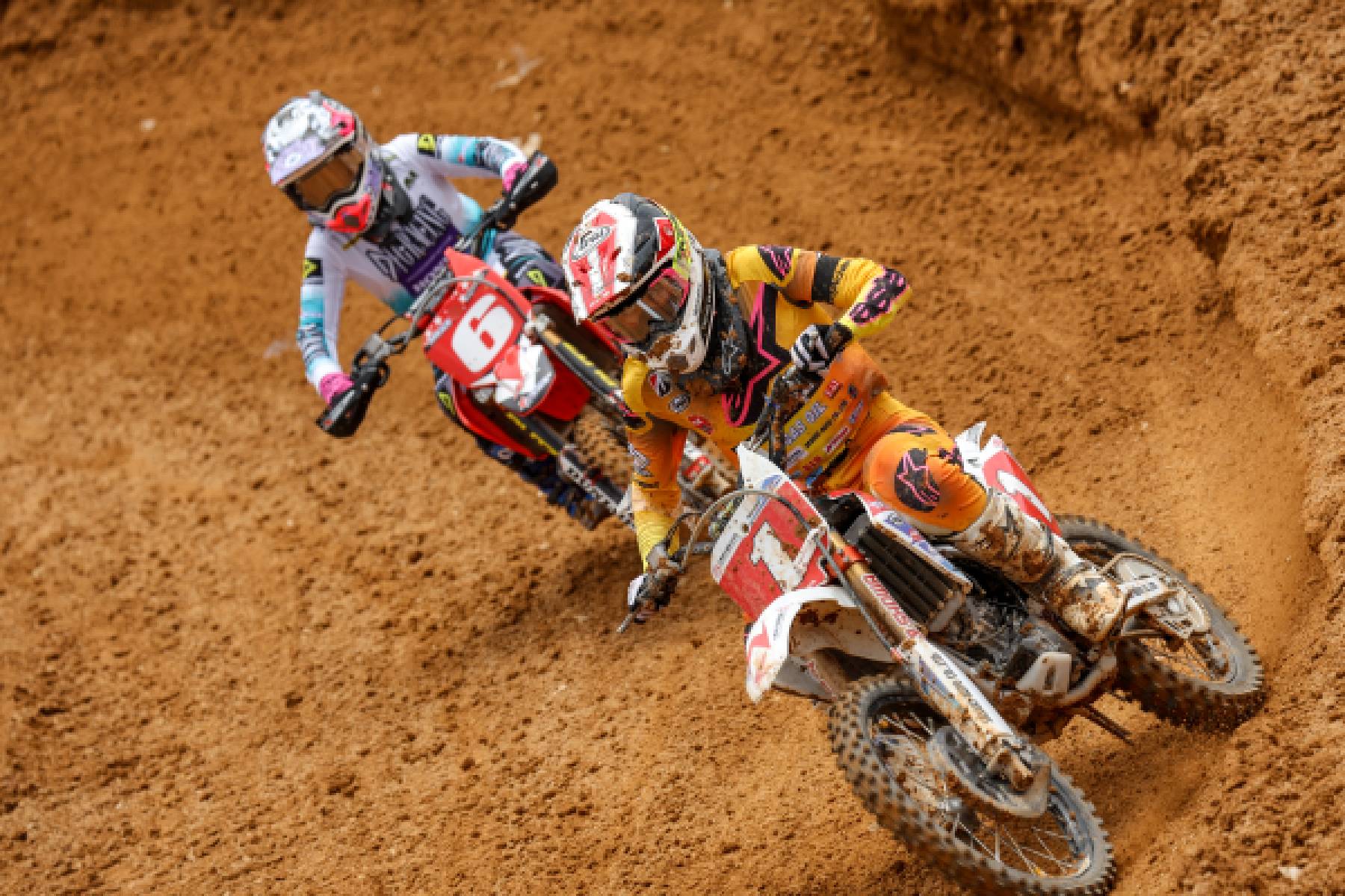 川井が亡くなった恩師に優勝をささげる。箕浦は2位