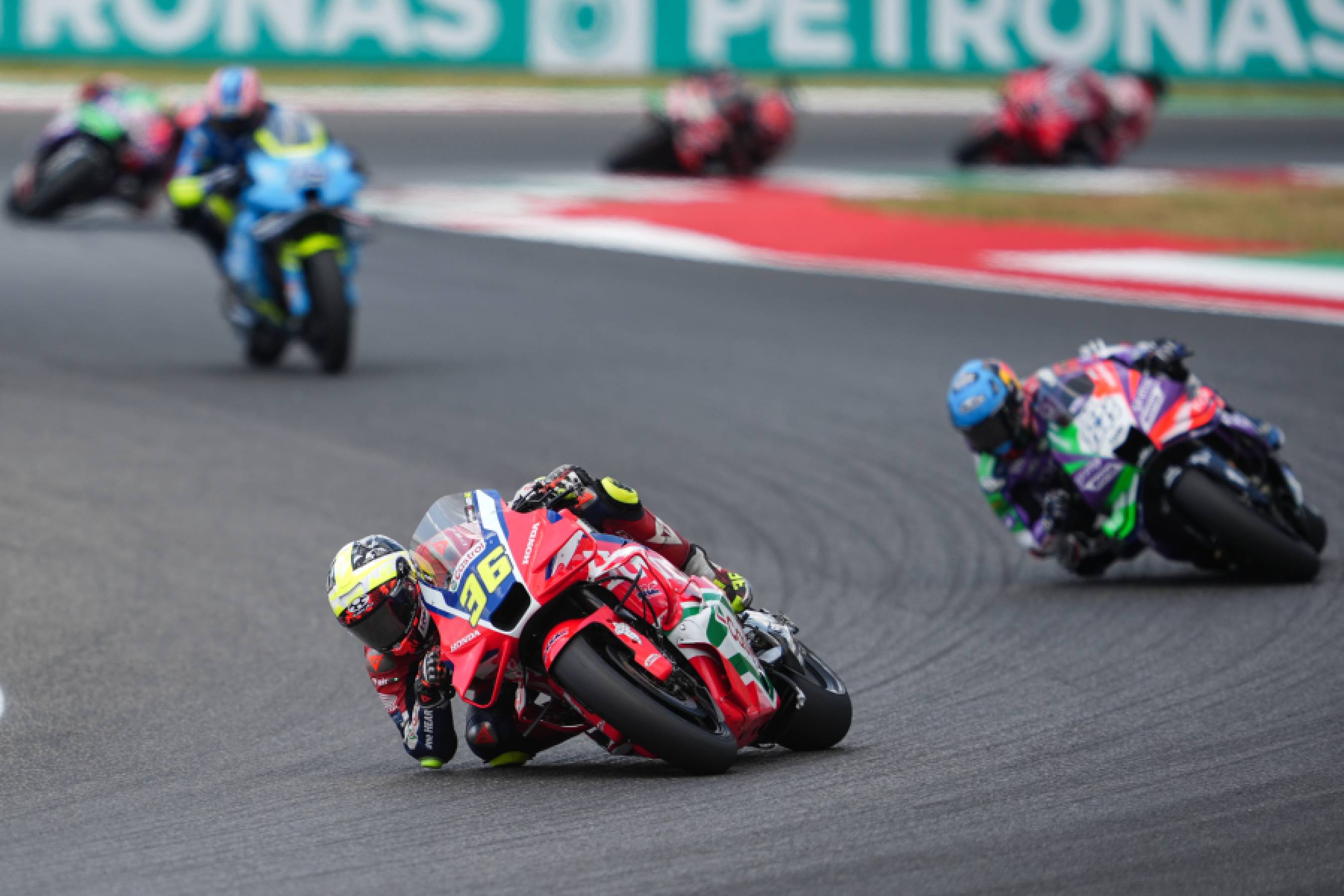 Points salvaged from complicated Italian GP weekend by Mir