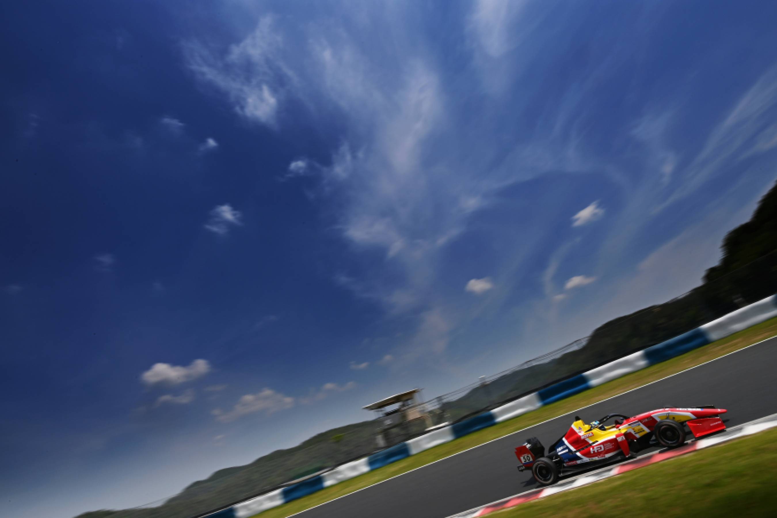 野村が続けてポールポジションを獲得