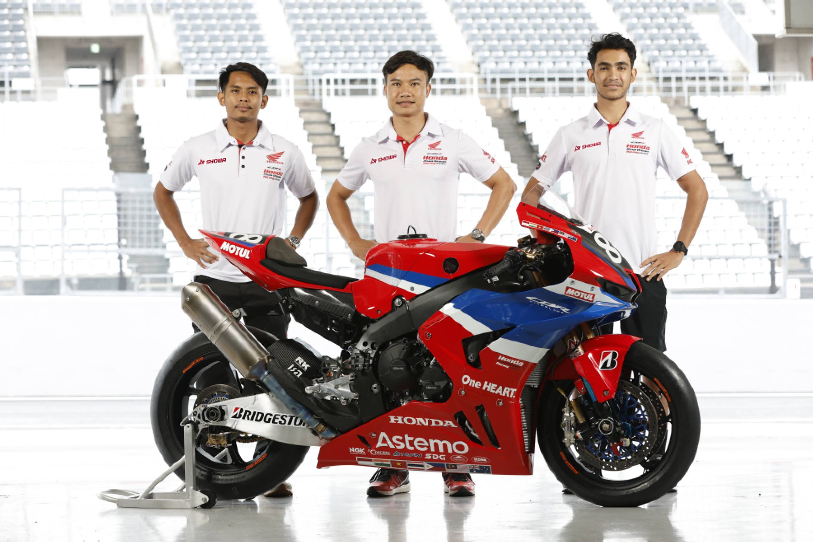 From left: Azroy Hakeem Anuar, Nakarin Atiratphuvapat, Andi Farid Izdihar (Honda Asia-Dream Racing with Astemo)