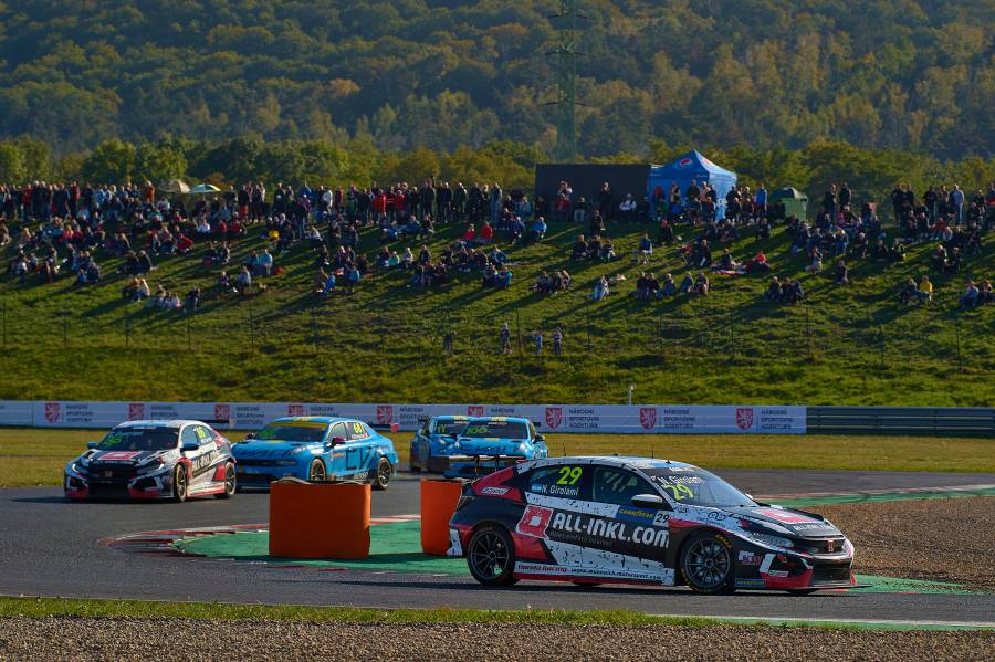 Girolami survives accident to win Round 5, Race 1