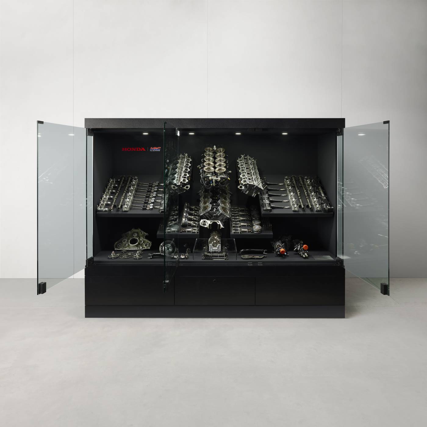 セナが使用した最後のHonda V10エンジンをオークションに出品