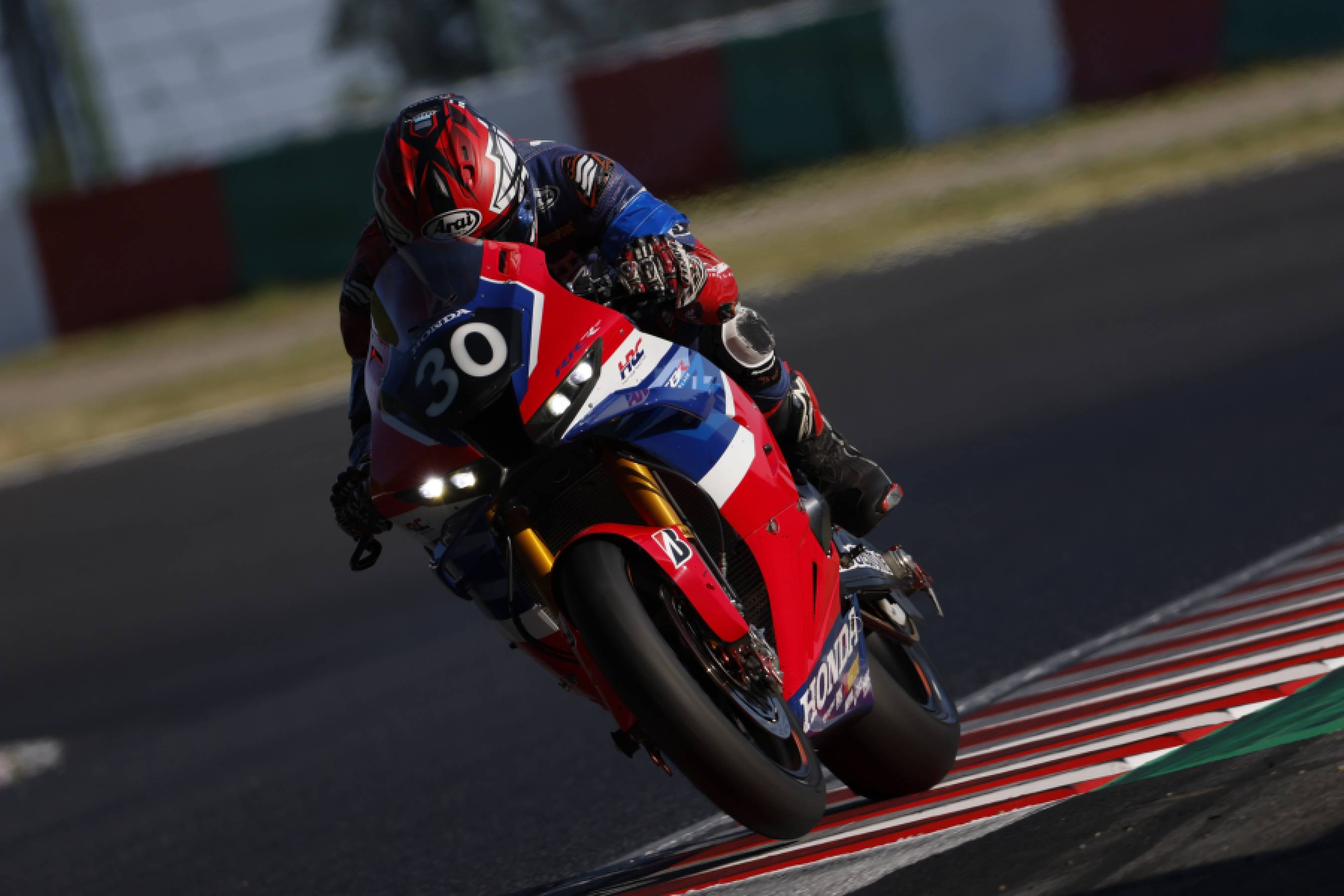 【6時間経過】Honda HRCがトップをキープ。SDG Team HARC-PRO. Hondaが表彰台を争う