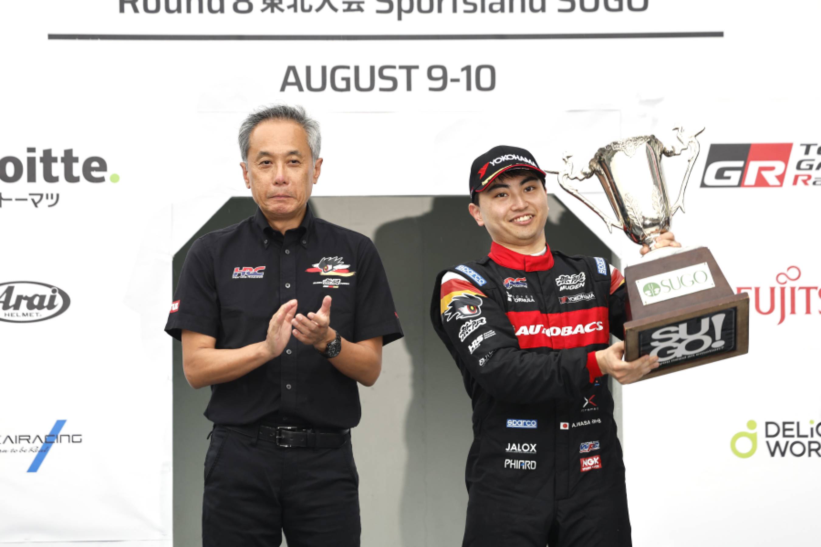 岩佐がポール・トゥ・ウインで初優勝!