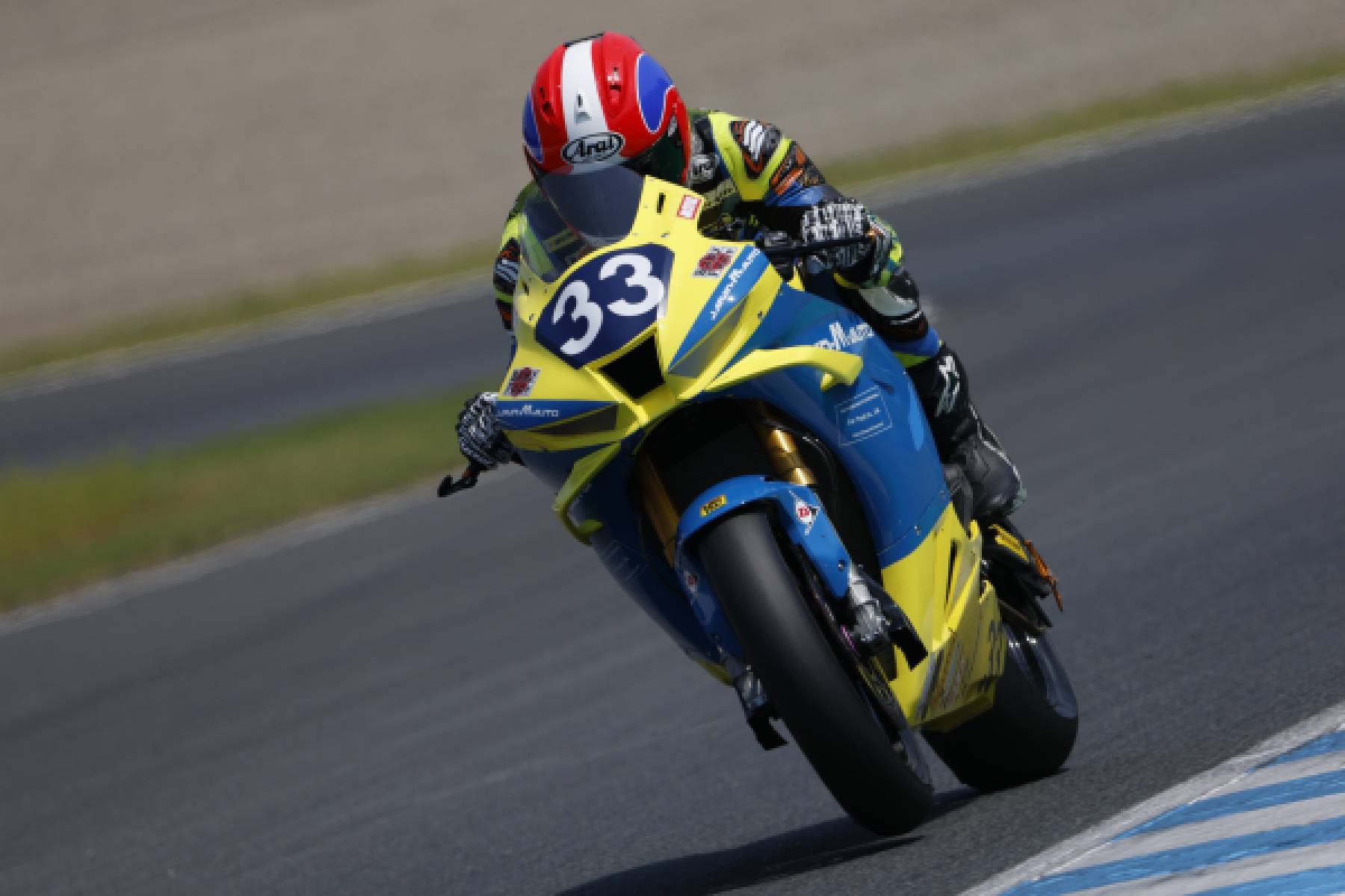 亀井が両レースのポールポジションを獲得