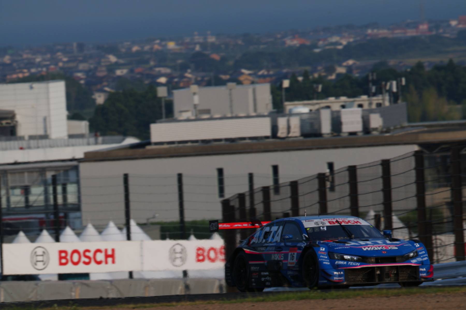 猛暑の鈴鹿で3台のCIVIC TYPE R-GTが入賞