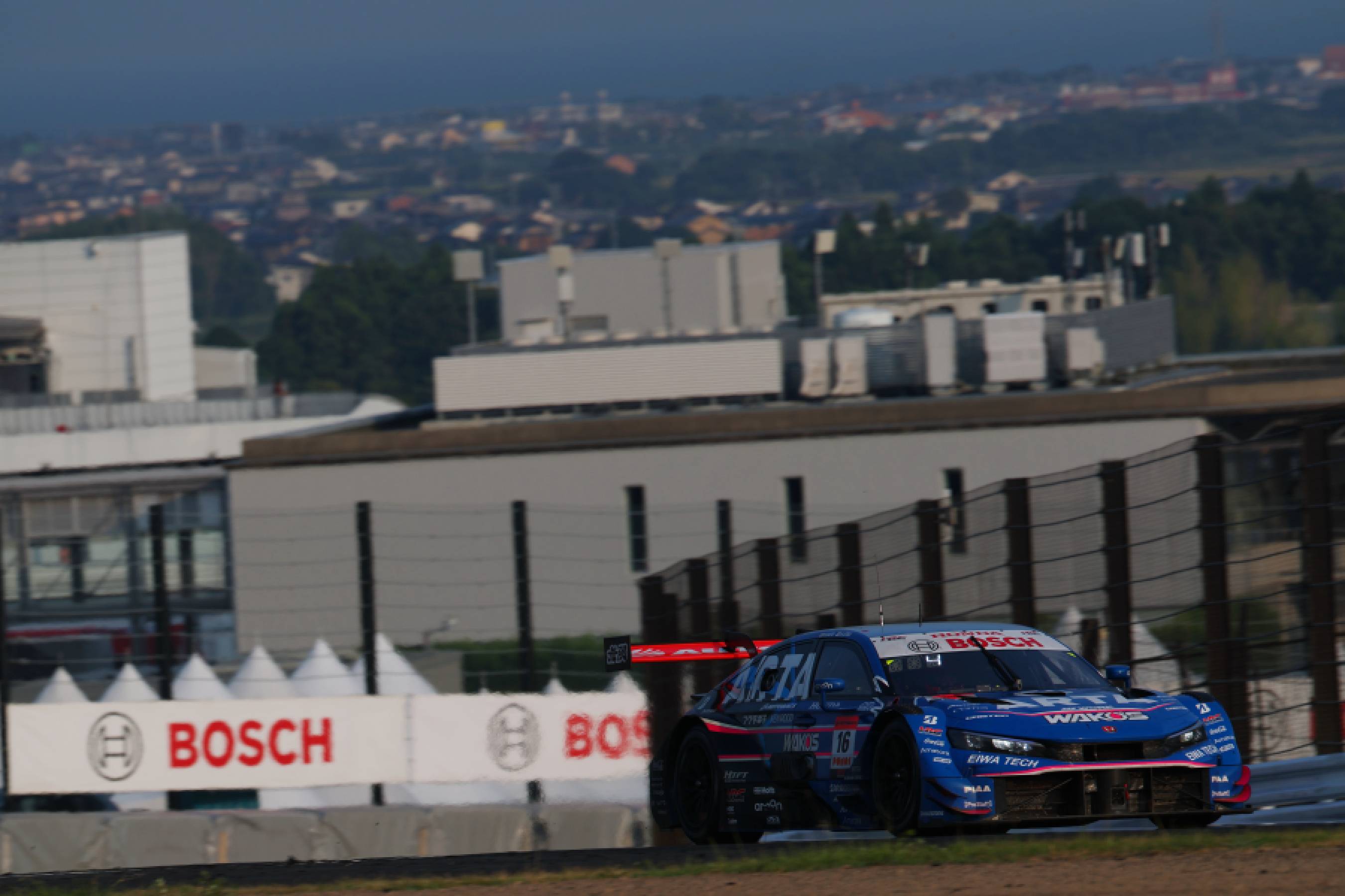 Three CIVIC TYPE R-GT cars scored points at scorching Suzuka