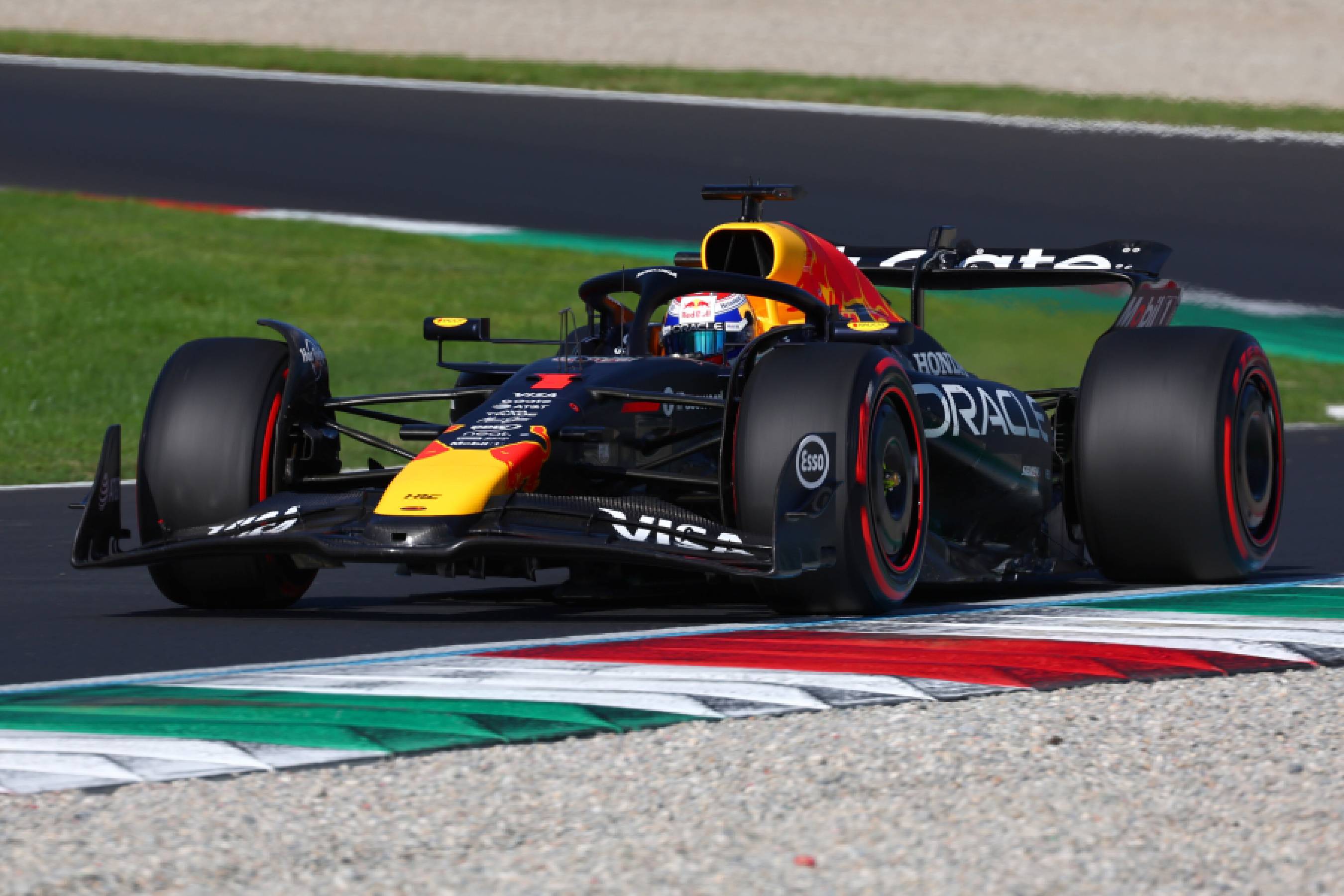 Verstappen takes pole, Tsunoda P10