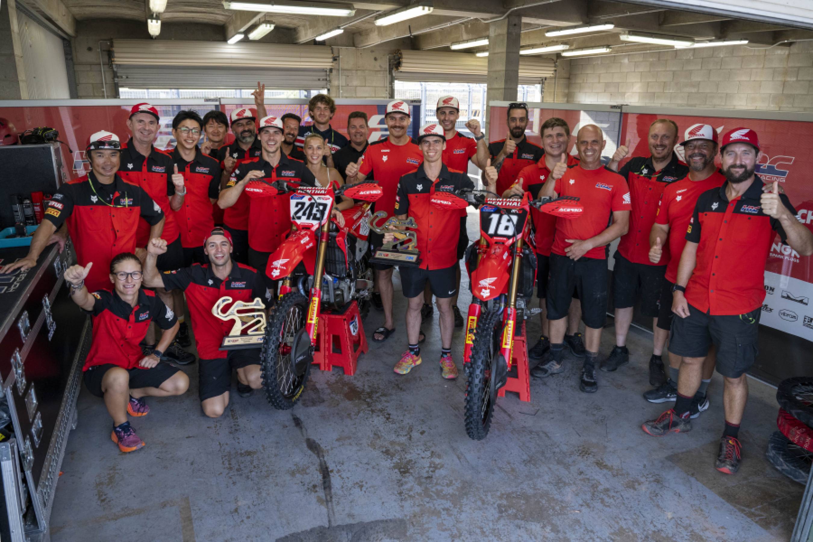 ガイザーが3位、ラタはMX2初の表彰台獲得 - 2025年世界選手権を華やかに締めくくる