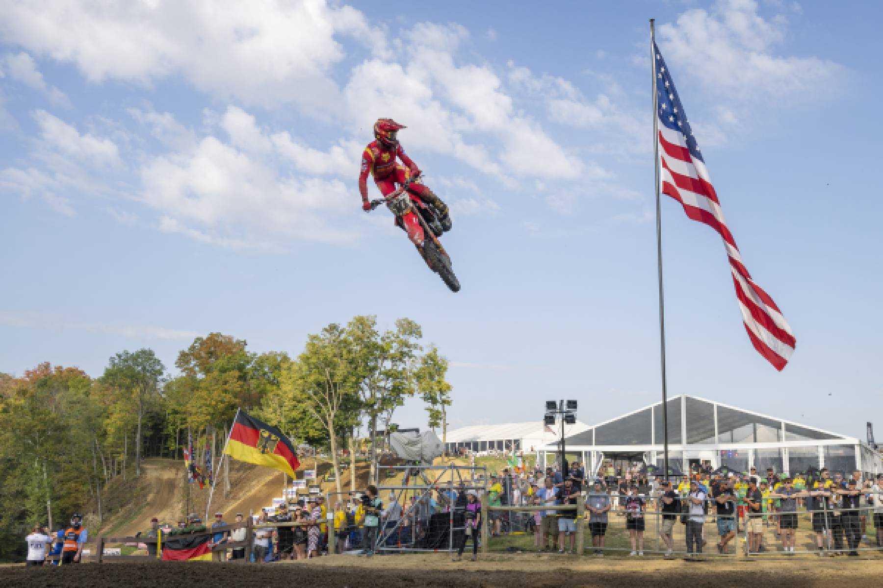 フェルナンデスとガイザー、MXoN予選で力強い走りを見せ、トップ5フィニッシュを果たす