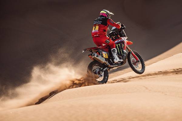 Quintanilla, runner-up in the eighth stage, closes in on the rally lead