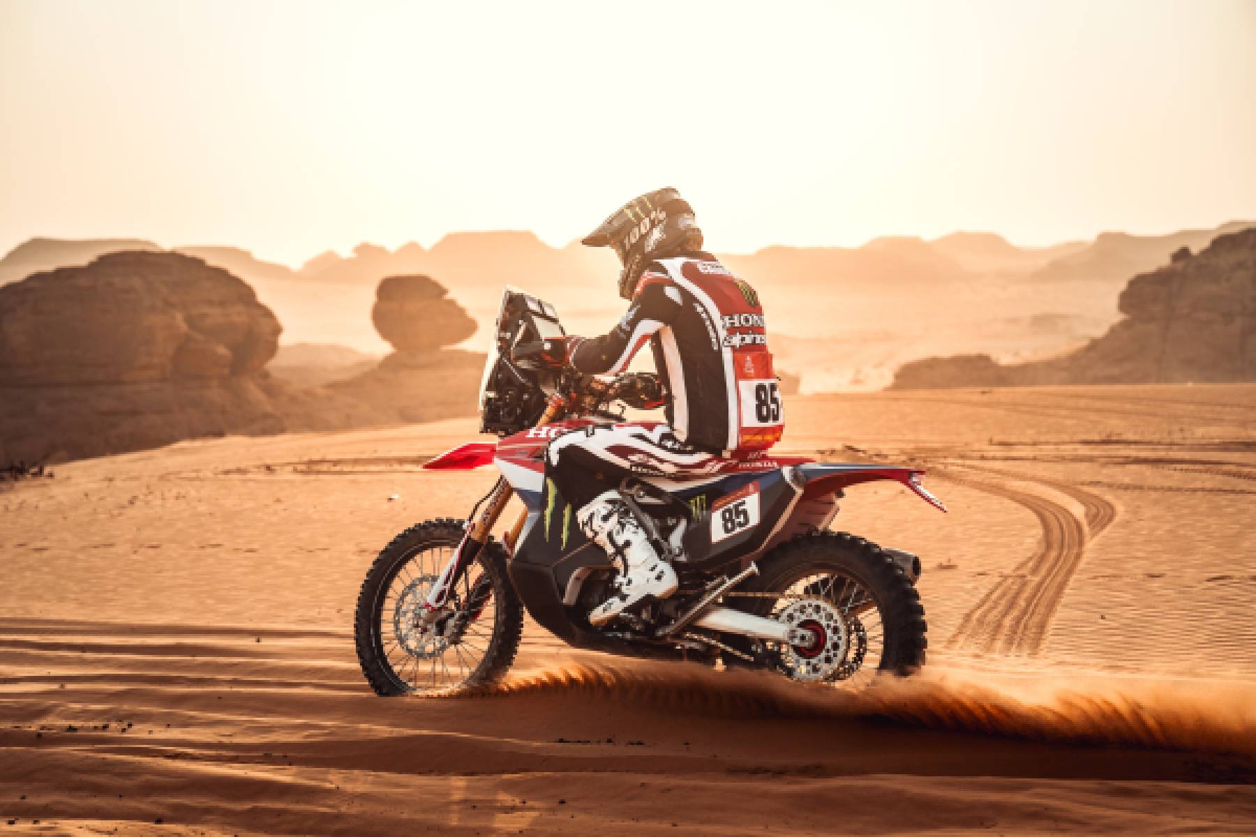 Rally2ルーキーが躍進、ベントゥラとキャンベルがステージ3を走破