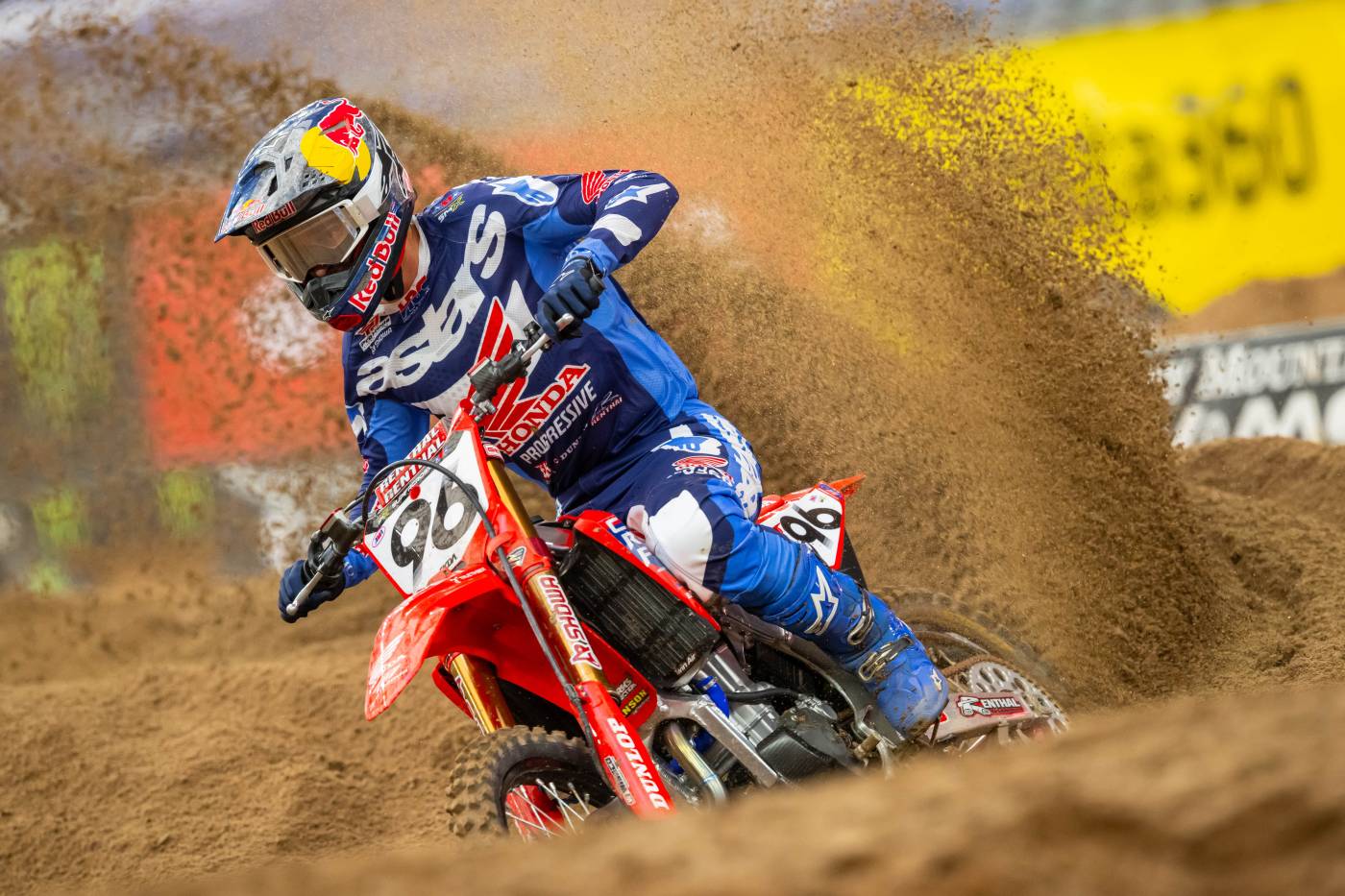 Hunter Lawrence takes over title-fight lead at Glendale Supercross