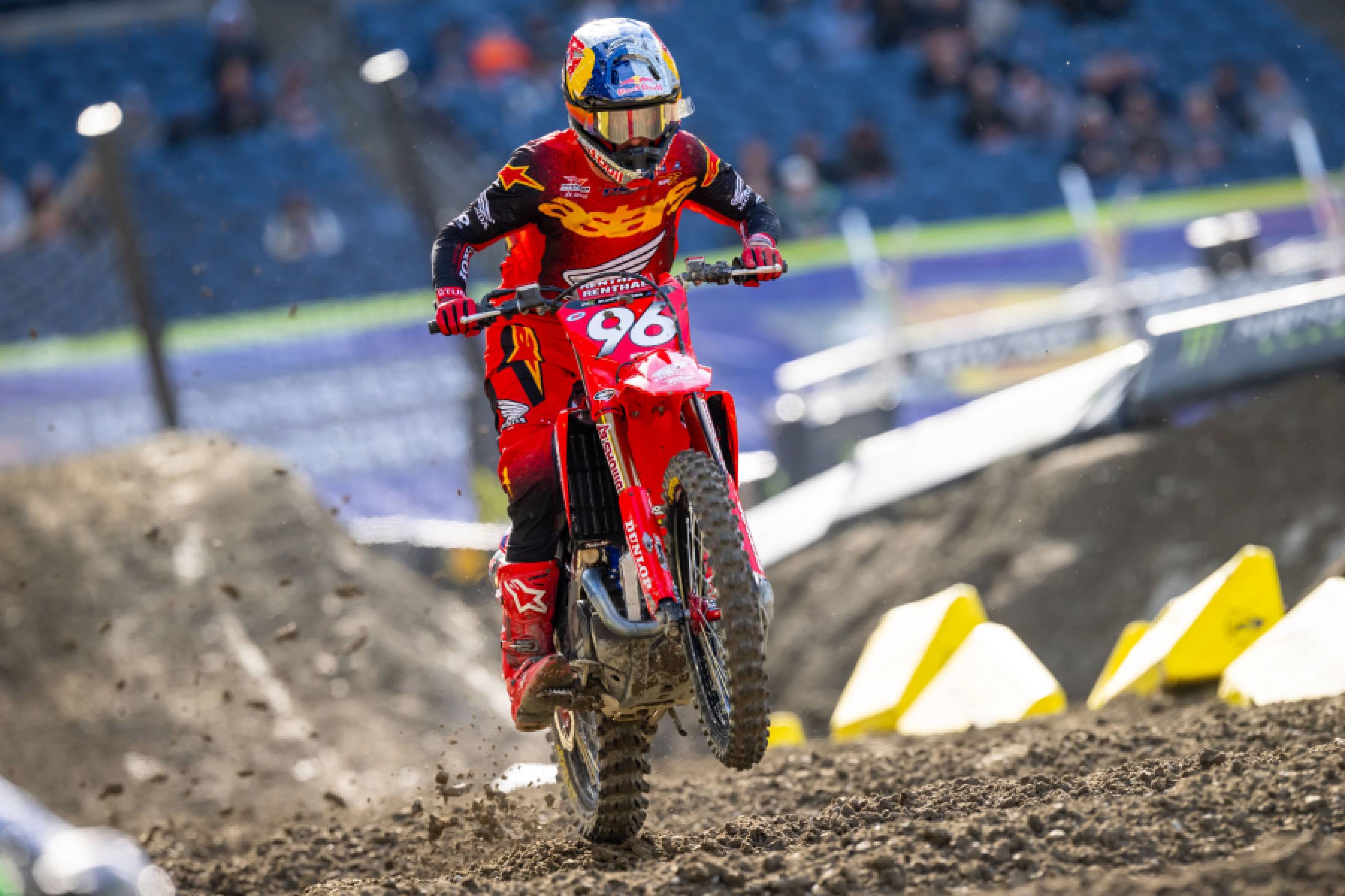 Hunter Lawrence minimizes damage on a difficult night in Seattle, retains points leads