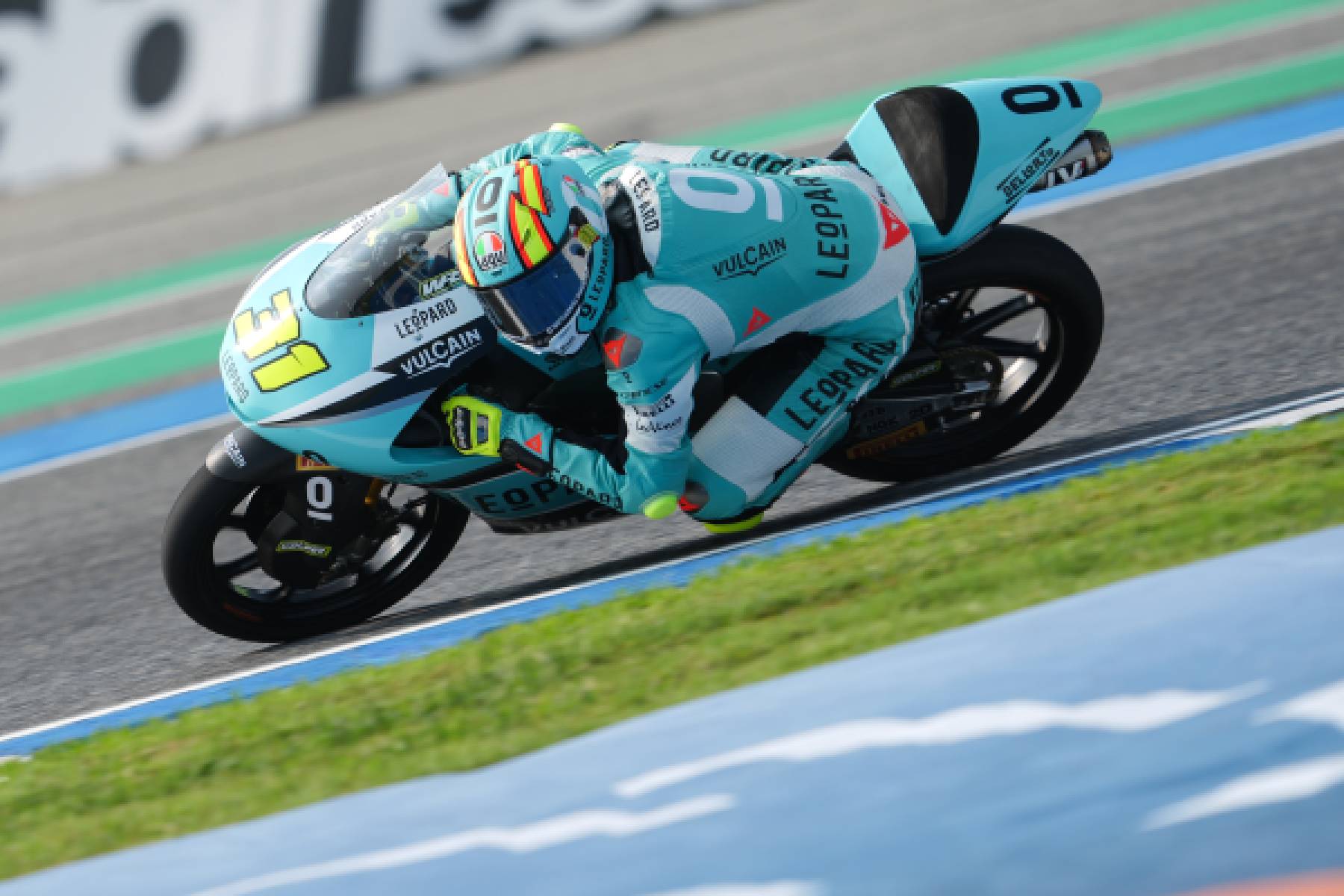 Fernandez claims front row in Buriram