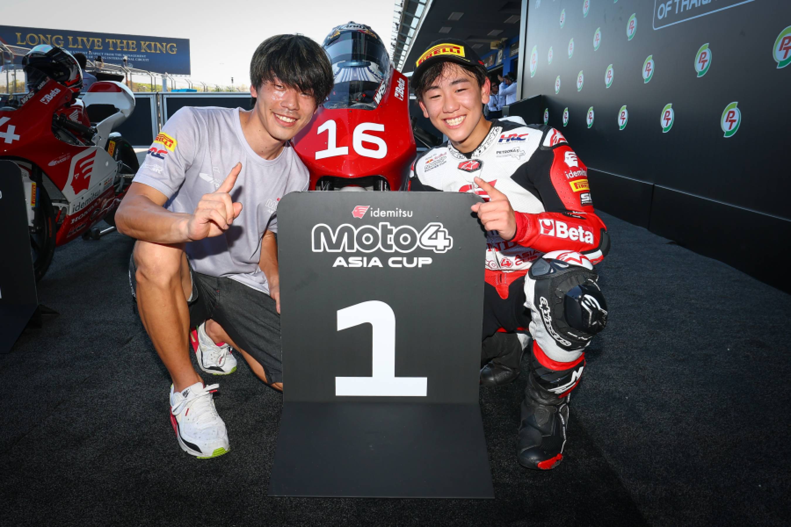 知識が連勝達成、表彰台争いは最終コーナーまで白熱