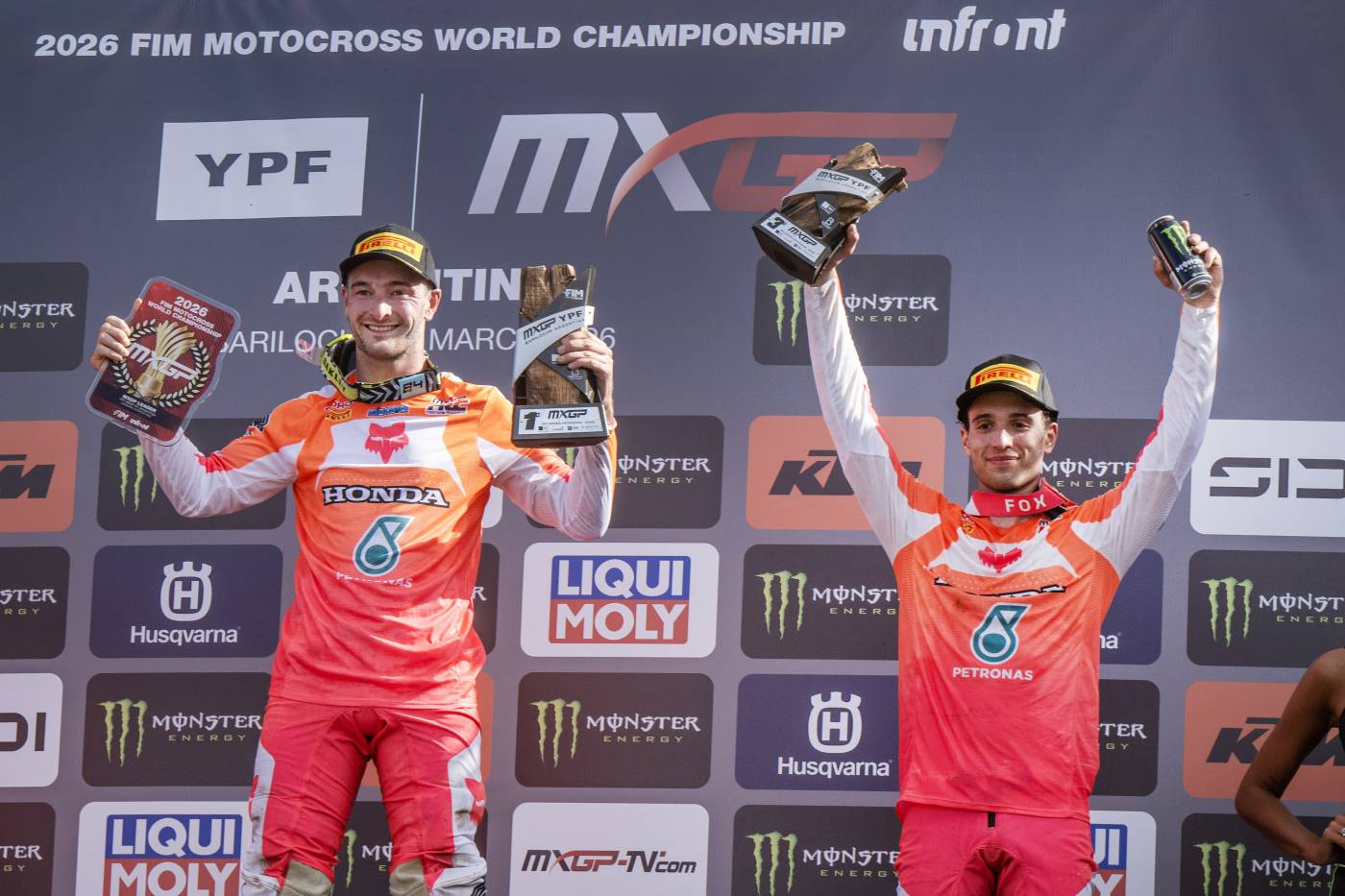 ハーリングスがアルゼンチンで1-1の圧勝、MXGPクラスレッドプレートを獲得