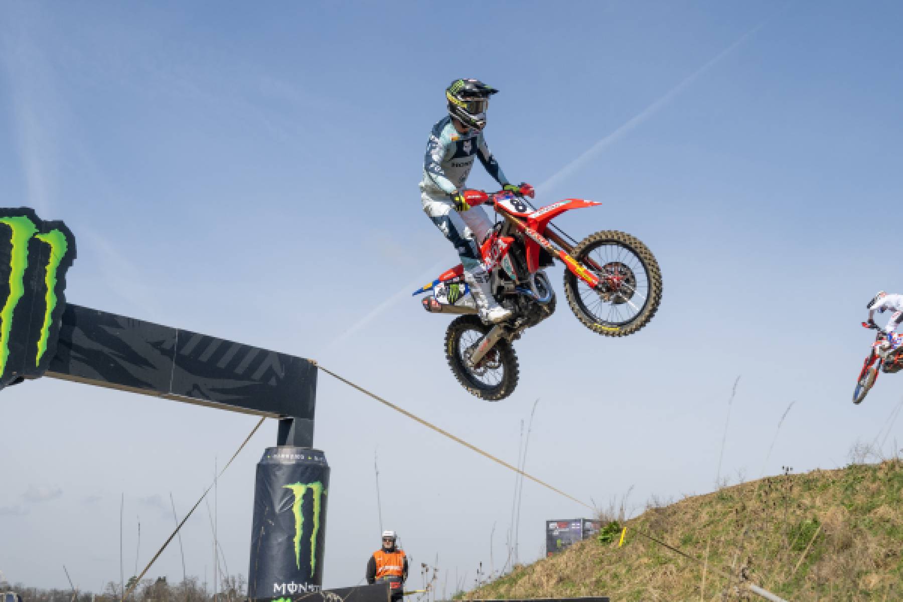 Herlings wins Swiss qualification to close championship gap