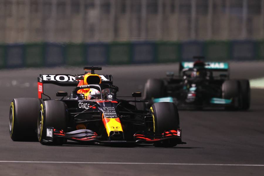 Verstappen and Hamilton on equal points going into the final round