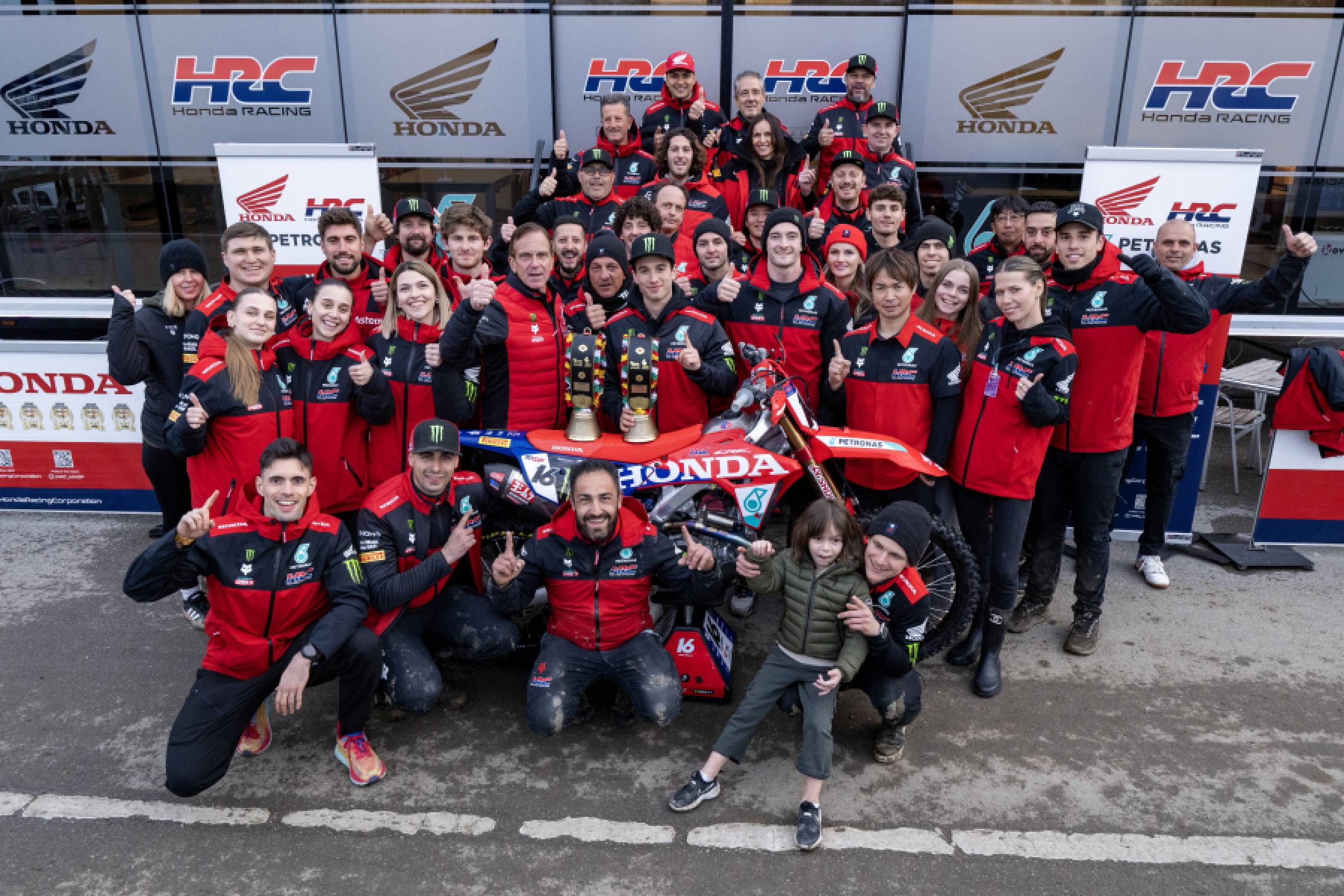ヴィアルがスイスでMXGPクラス初の総合優勝を達成