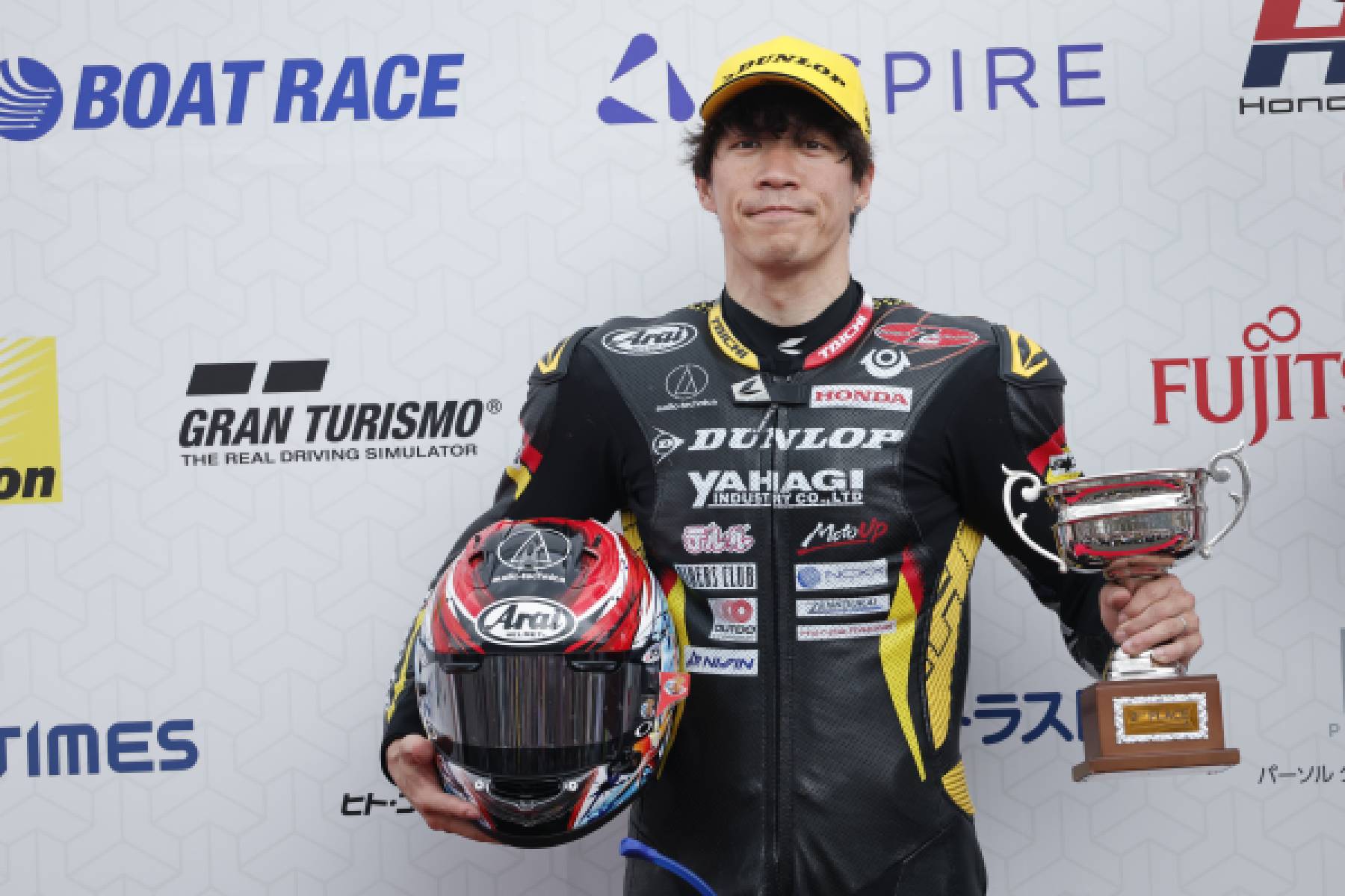 長島が自己ベストの2位、國井が3位で表彰台の両脇を占める