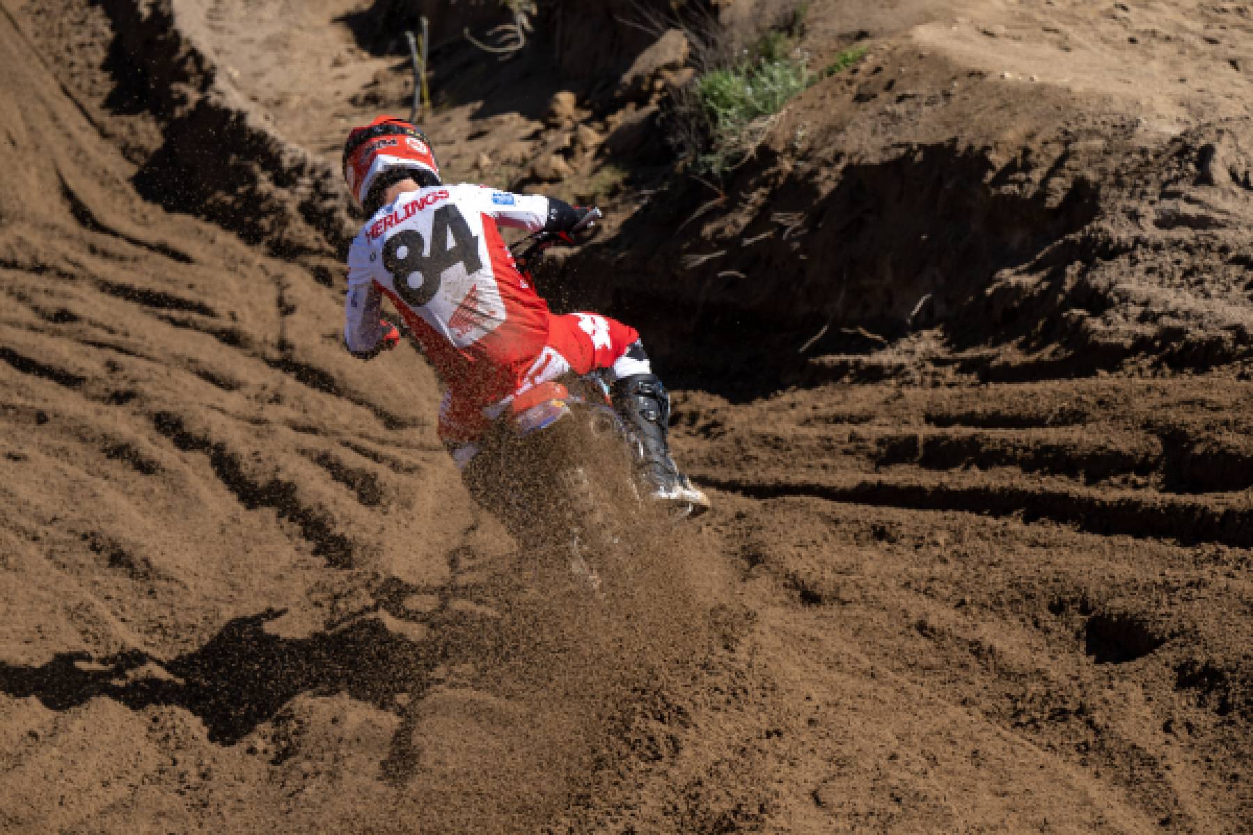 Herlings victorious in Sardinia sand qualification
