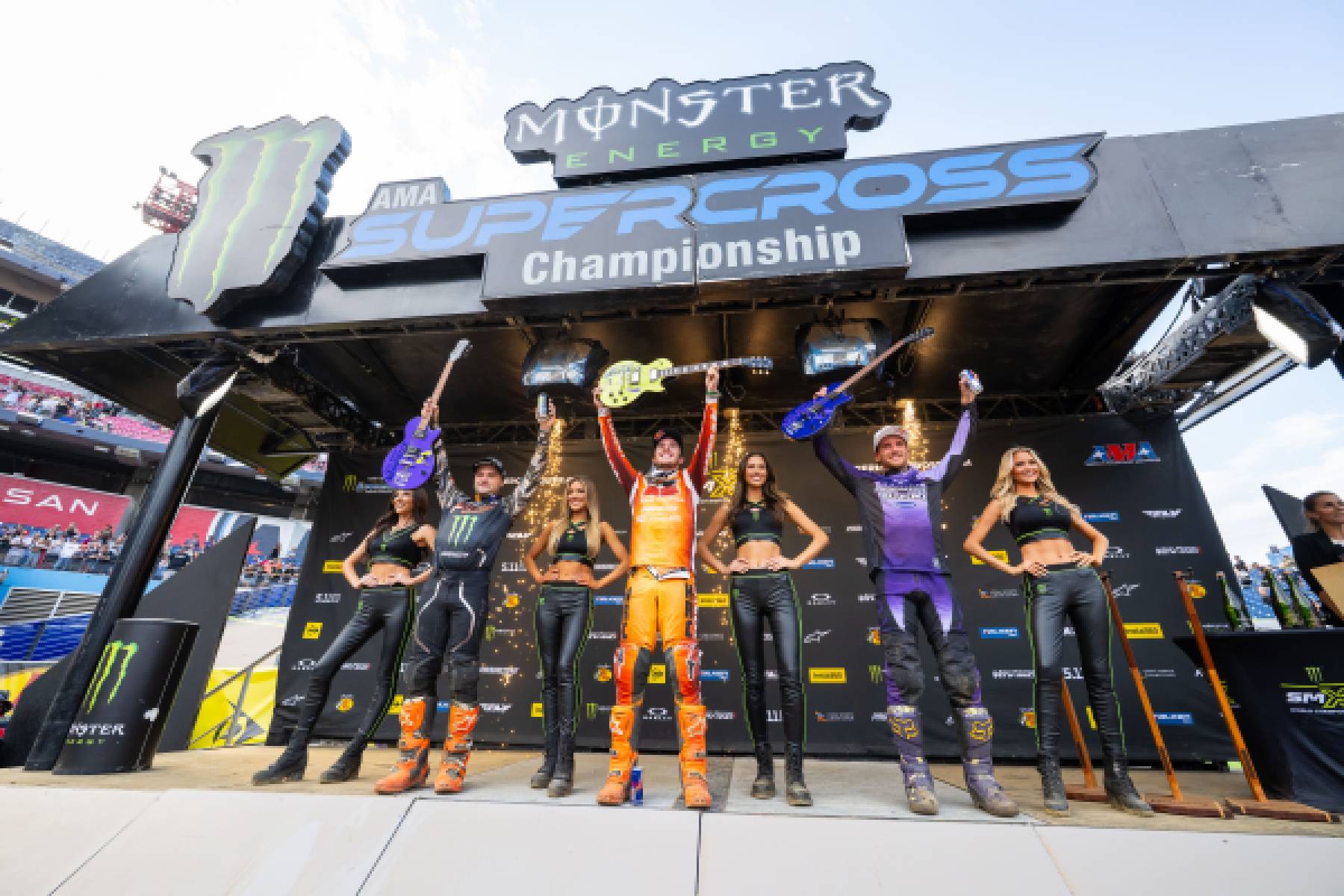 ローレンス、圧巻の勝利でレッドプレートを単独で奪回