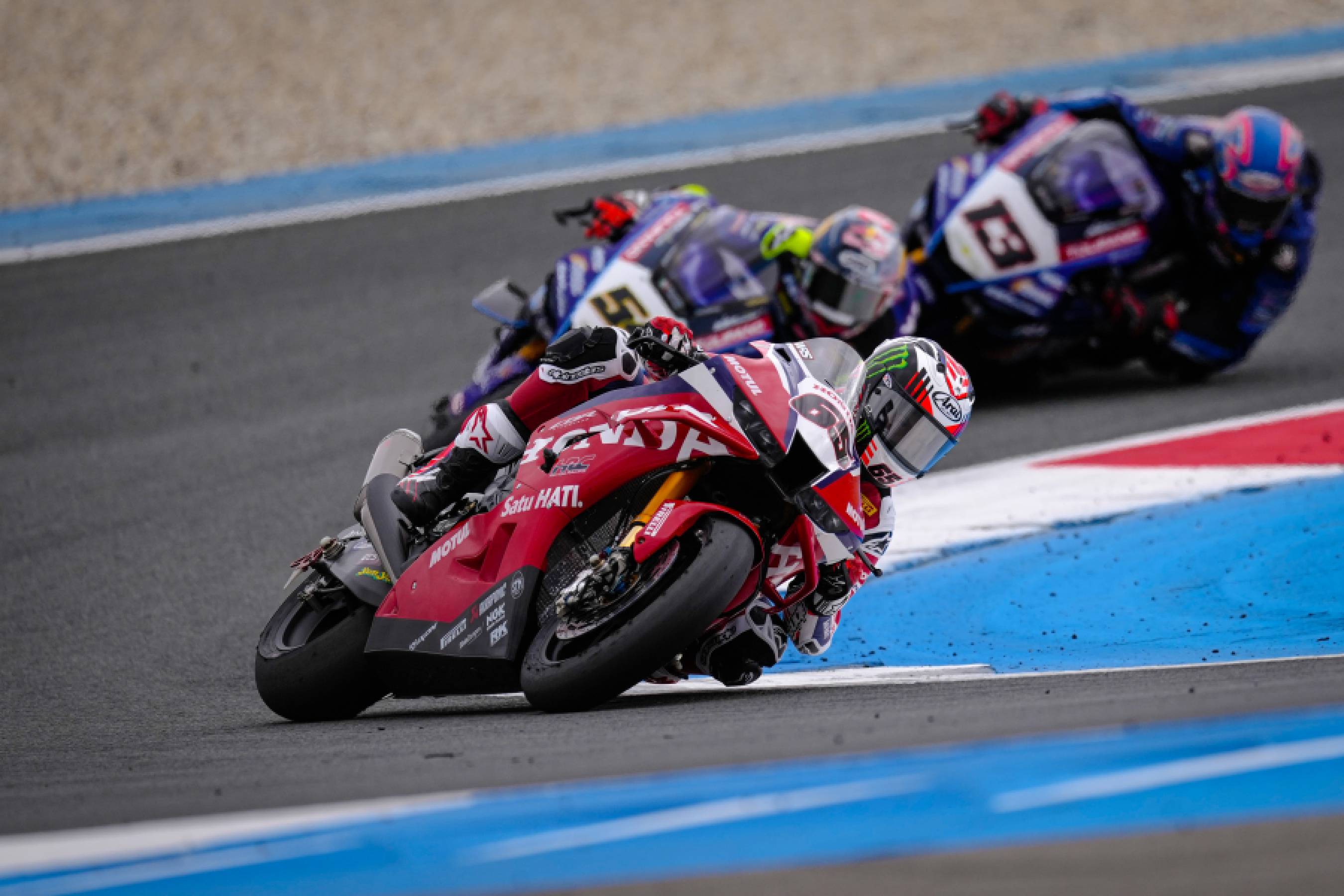 Rea concludes another intense weekend of work, while Chantra remains sidelined through pain.